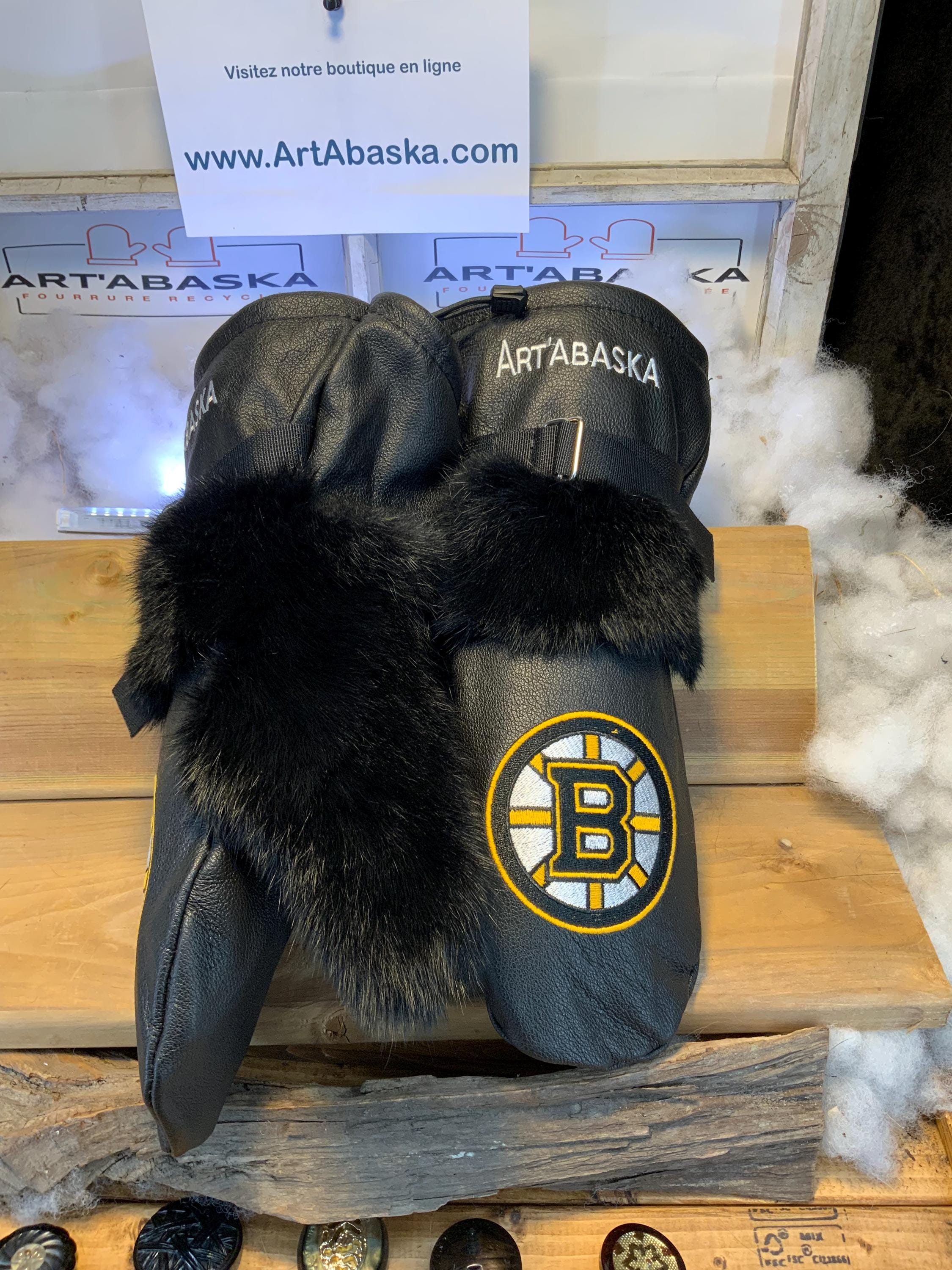 Mitaines Marguerite X-Large hommage aux Bruins de Boston cuir italien noir et lapin recycle fait a la main piece unique Quebec