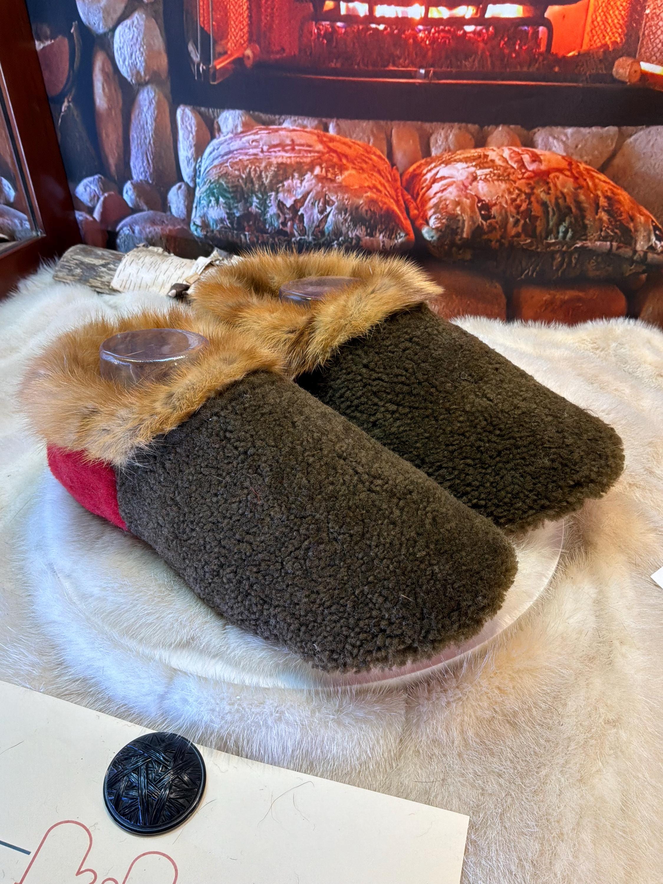 Slipper Paquerette pointure 9 Homme / 11 Femme – Sherling italien & cuir recyclé, pièce unique faite à la main au Québec