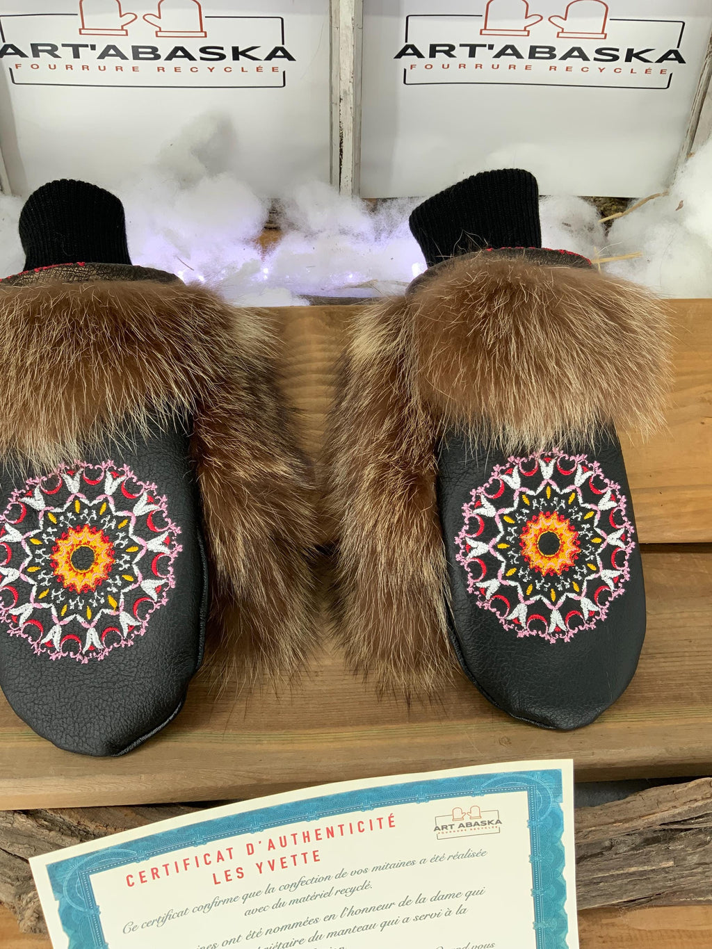 Mitaines de Ville en fourrure et cuir recyclés, Les Yvette Grandeur médium Edition Broderie.