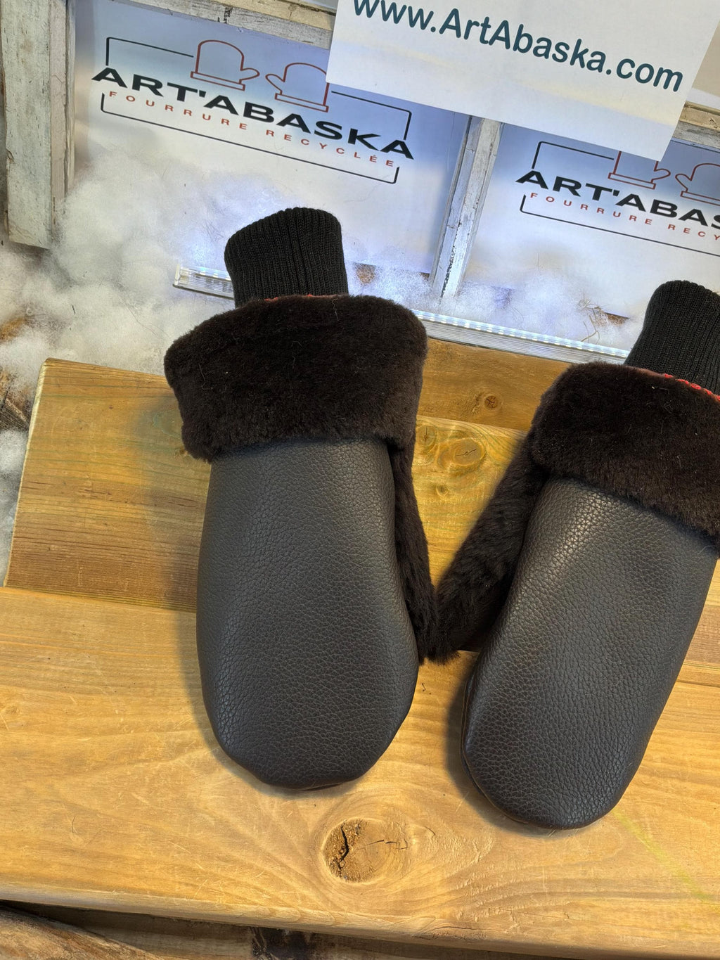 Mitaines de ville Medium Danielle en fourrure recyclée – Faites à la main au Québec – Légères, élégantes, confort urbain – ArtAbaska