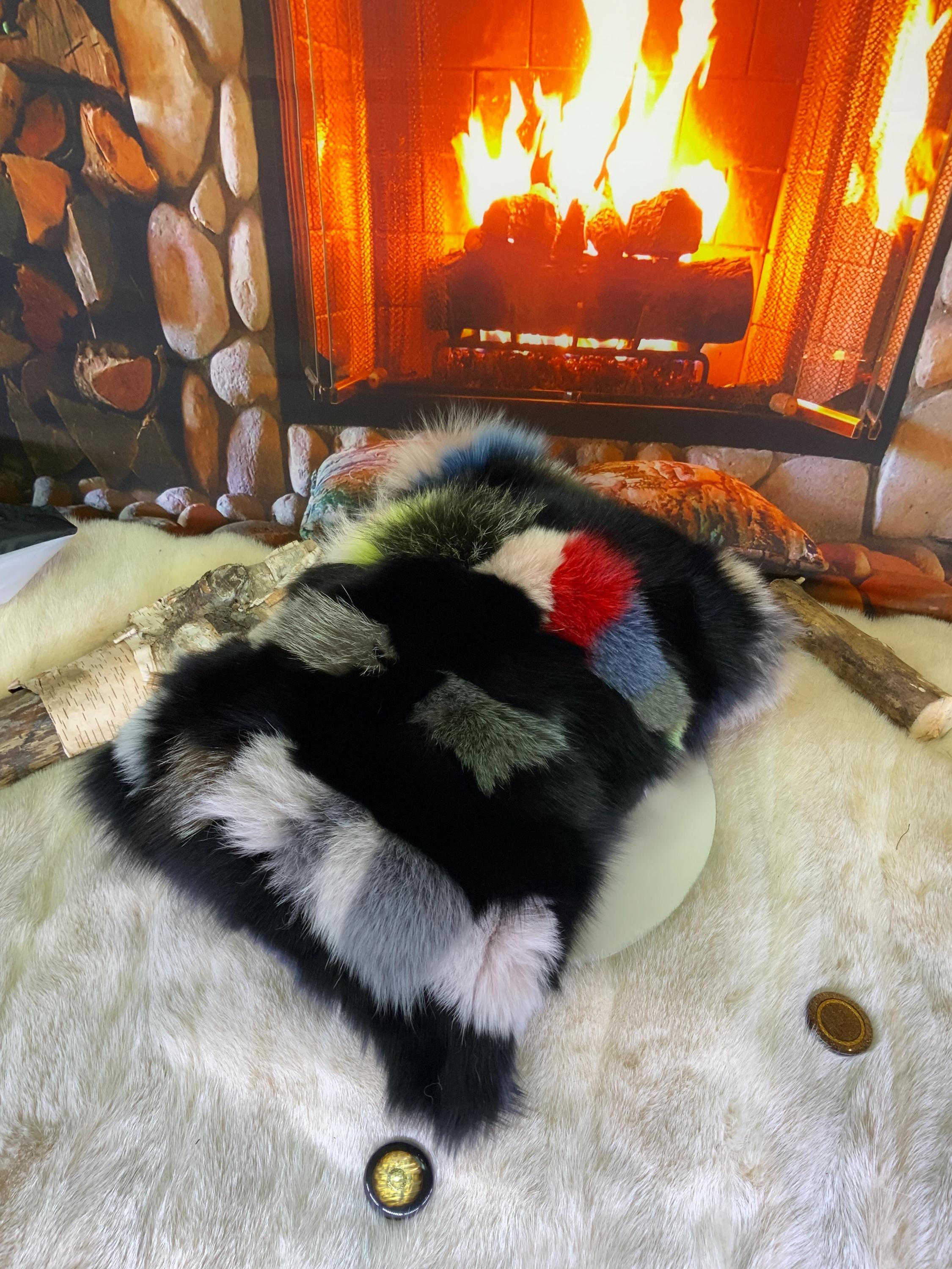 Coussin décoratif en fourrure recyclée en renard recyclé cousus en lanières style patchwork