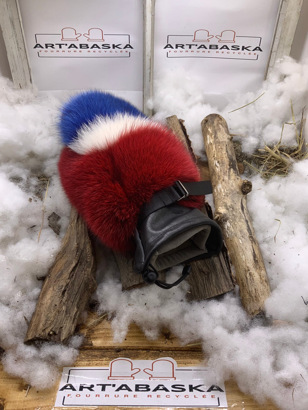 Mitaines Marie-Danielle – Medium, édition spéciale renard recyclé bleu blanc rouge, cuir noir, pièce unique faite à la main au Québec
