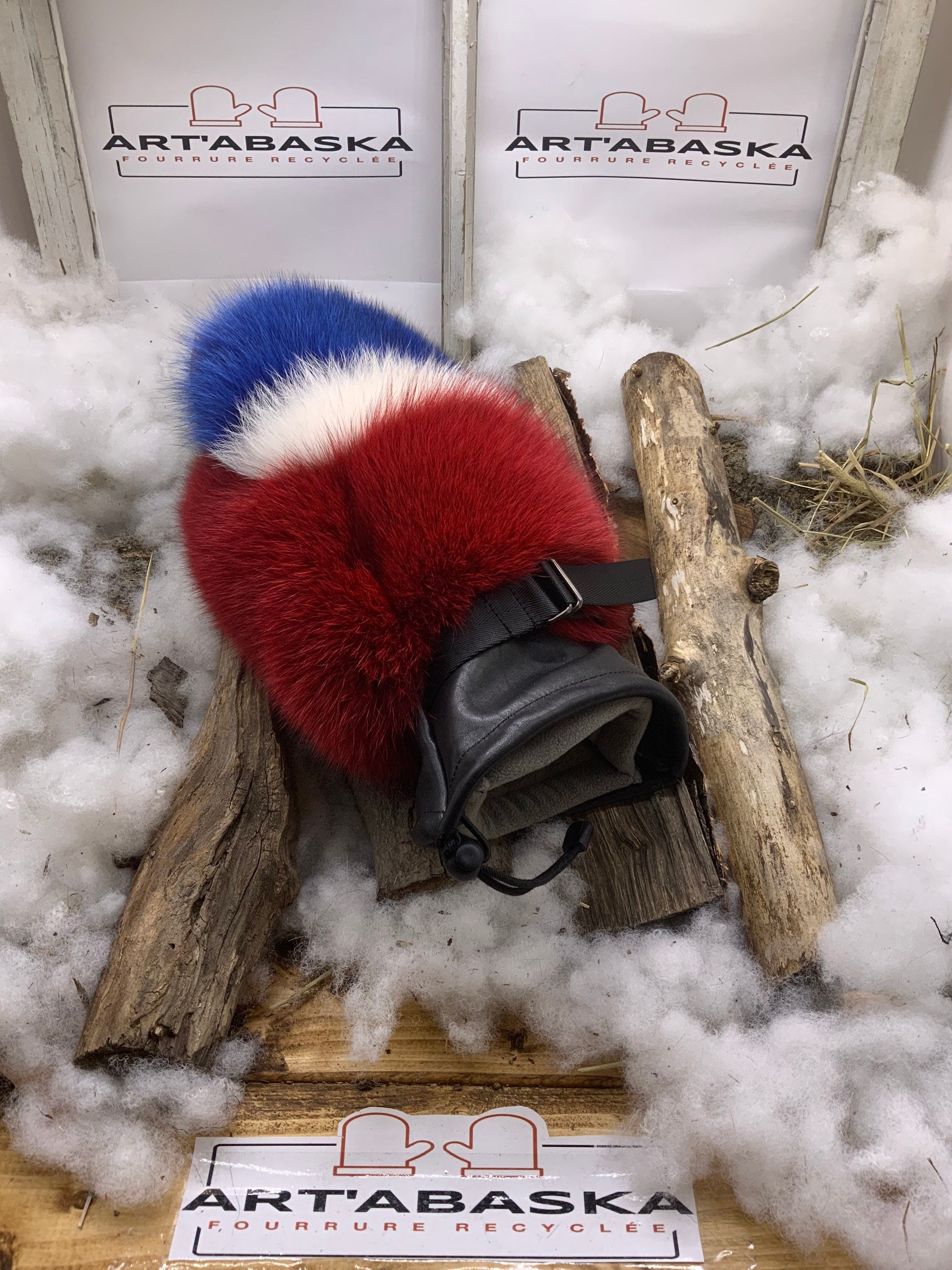 Mitaines Marie-Danielle – Medium, édition spéciale renard recyclé bleu blanc rouge, cuir noir, pièce unique faite à la main au Québec