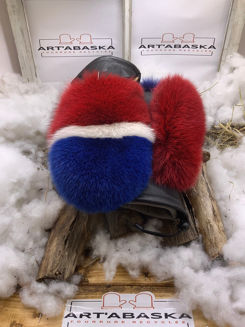 Mitaines Marie-Danielle – Medium, édition spéciale renard recyclé bleu blanc rouge, cuir noir, pièce unique faite à la main au Québec
