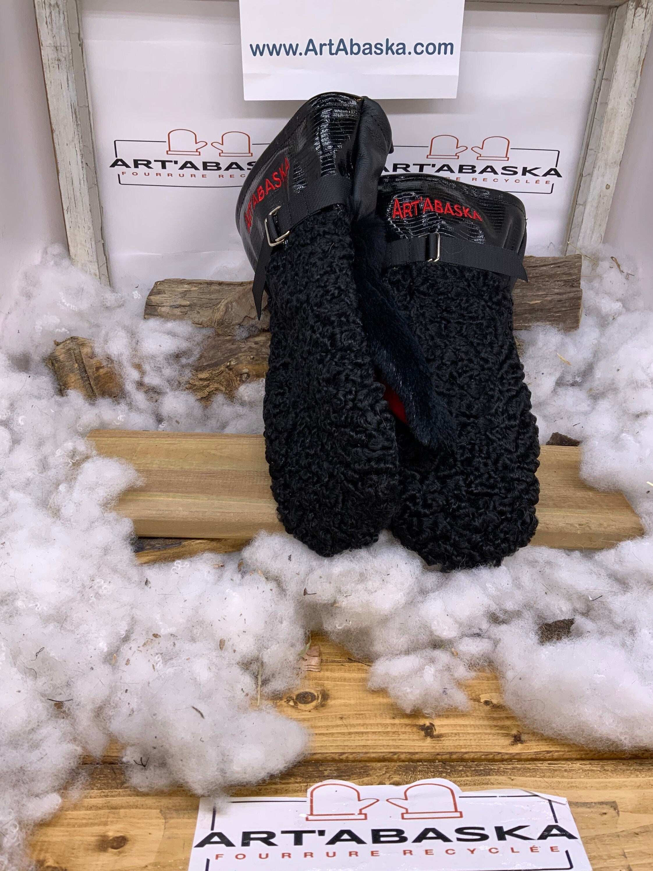 Mitaines XL Maria – Mouton de Perse & lapin noir, cuir recyclé noir/rouge, intérieur amovible feutre polar, fait à la main Québec