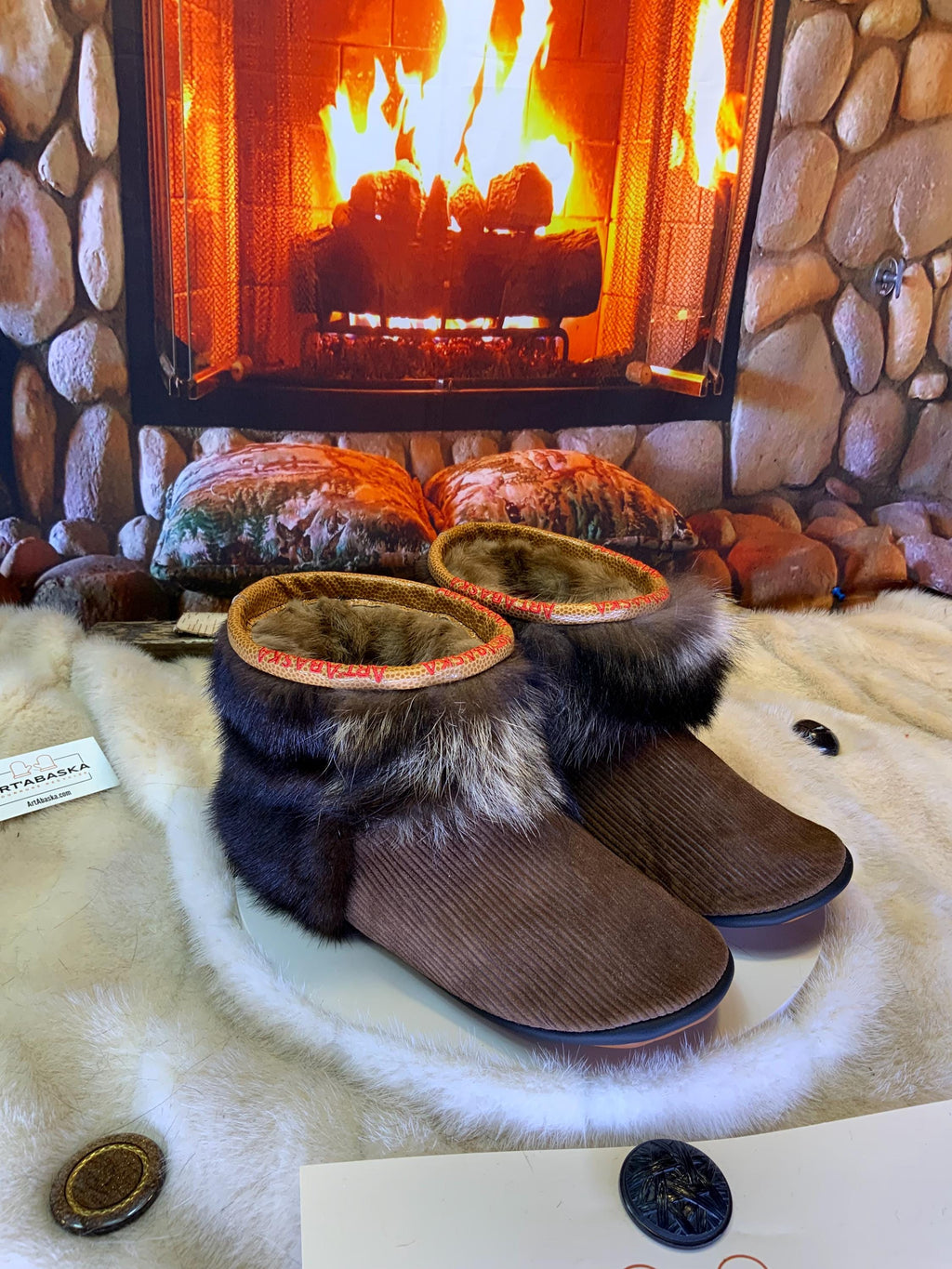 Mocassins d’intérieur Les Olivette – pointure 10 femme – cuir velours côtelé brun, vison, raton – fourrures recyclées fait à la main Québec