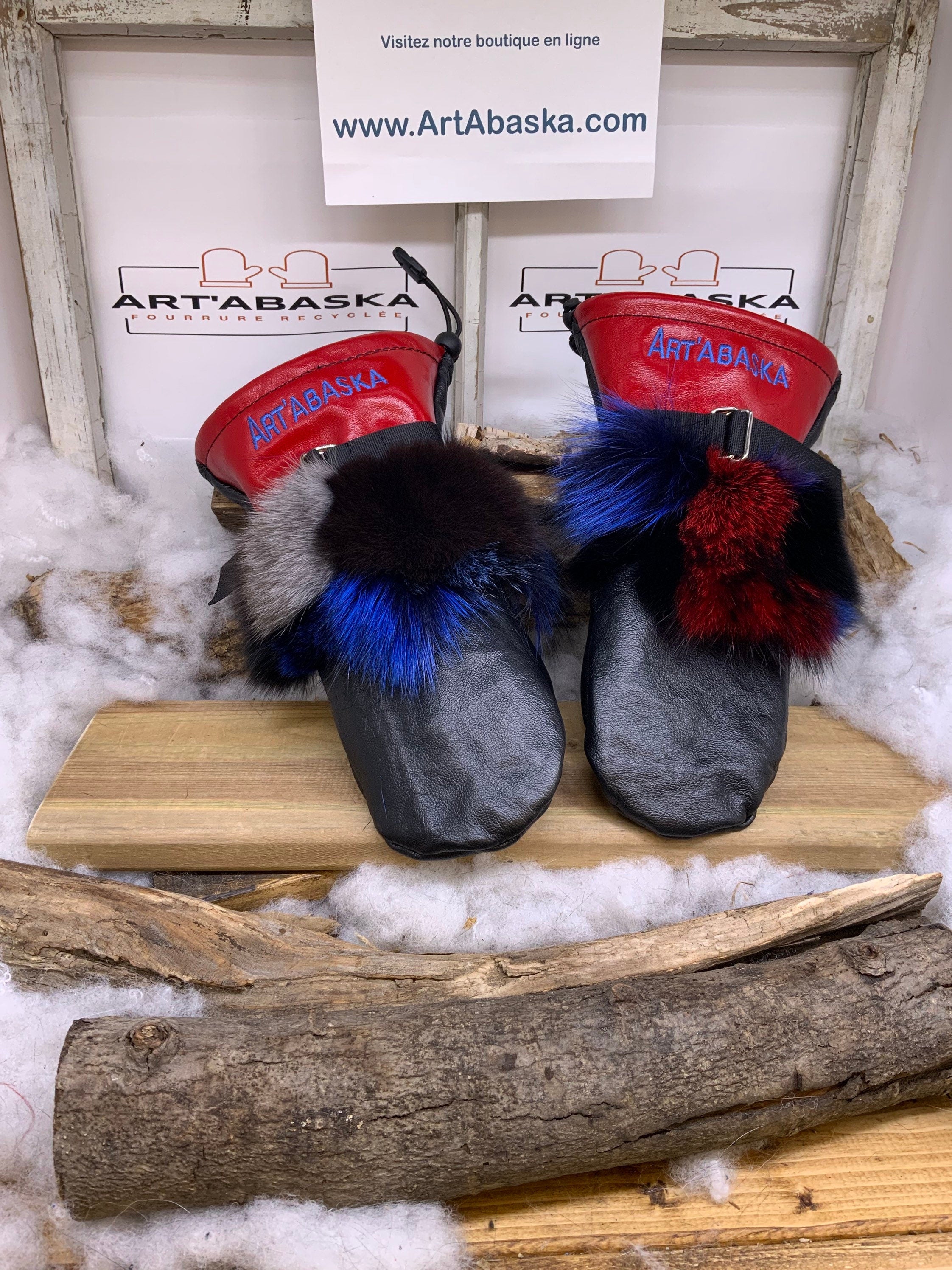 Mitaines Les Lucie – Medium, cuir noir et rouge recyclé, fourrure de renard patchwork, fait à la main au Québec
