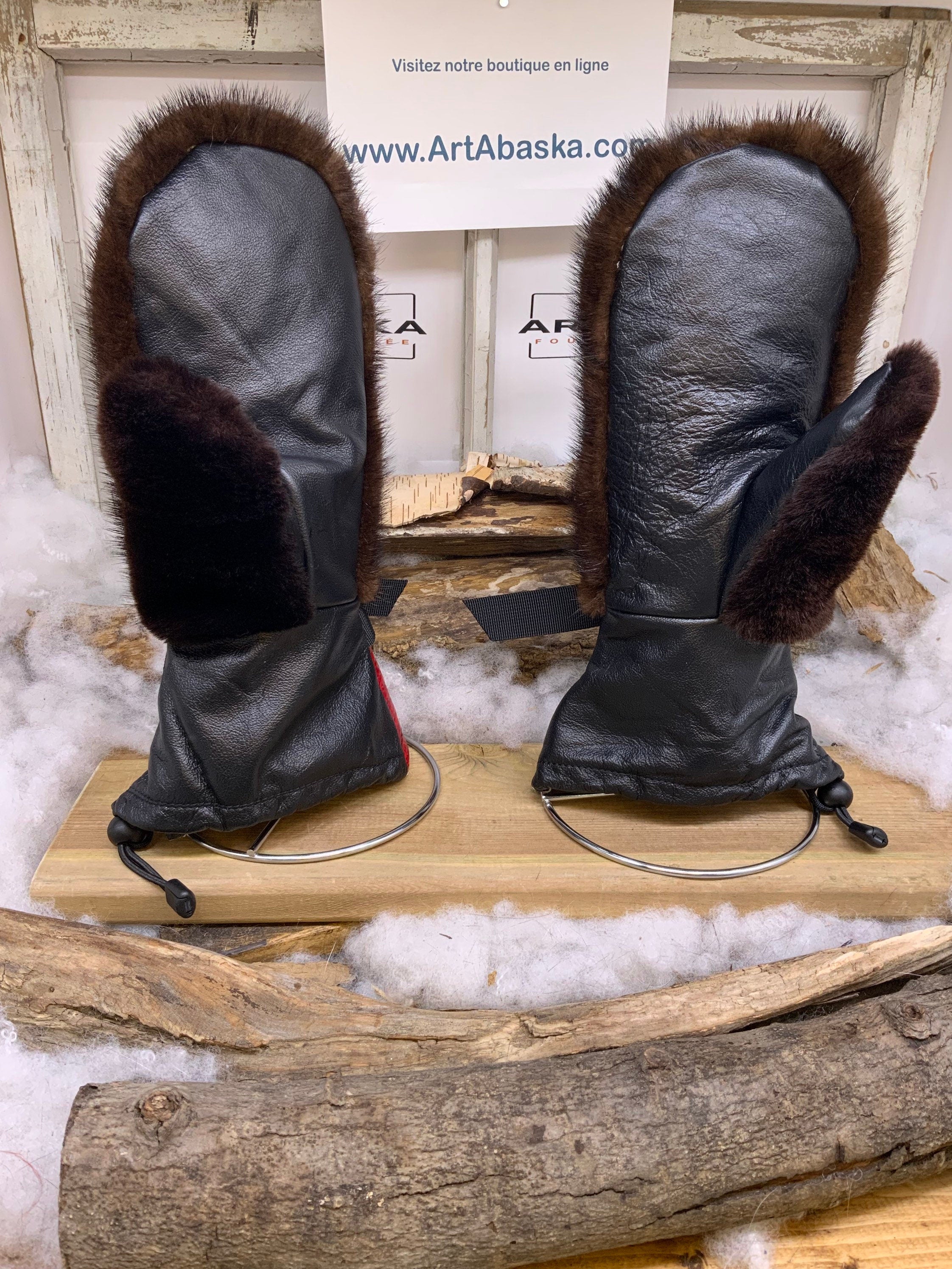 Mitaines Maryse Medium - Cuir embossé rouge et fourrures recyclées vison et mouton, pièce unique élégante fait à la main Québec