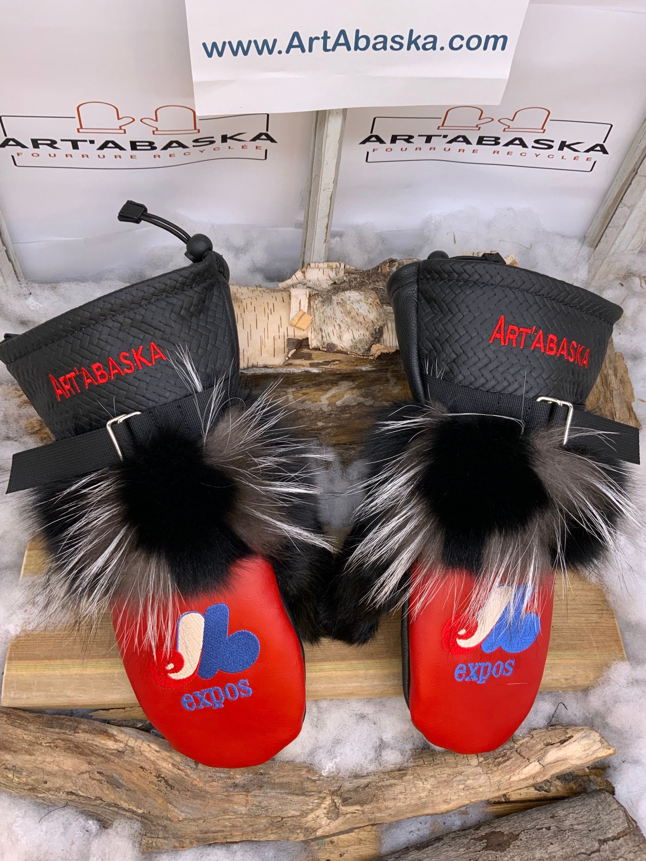 Mitaines Danielle Expos de Montréal cuir rouge et noir brodé renard patchwork recyclé fait à la main Québec artisanal unique