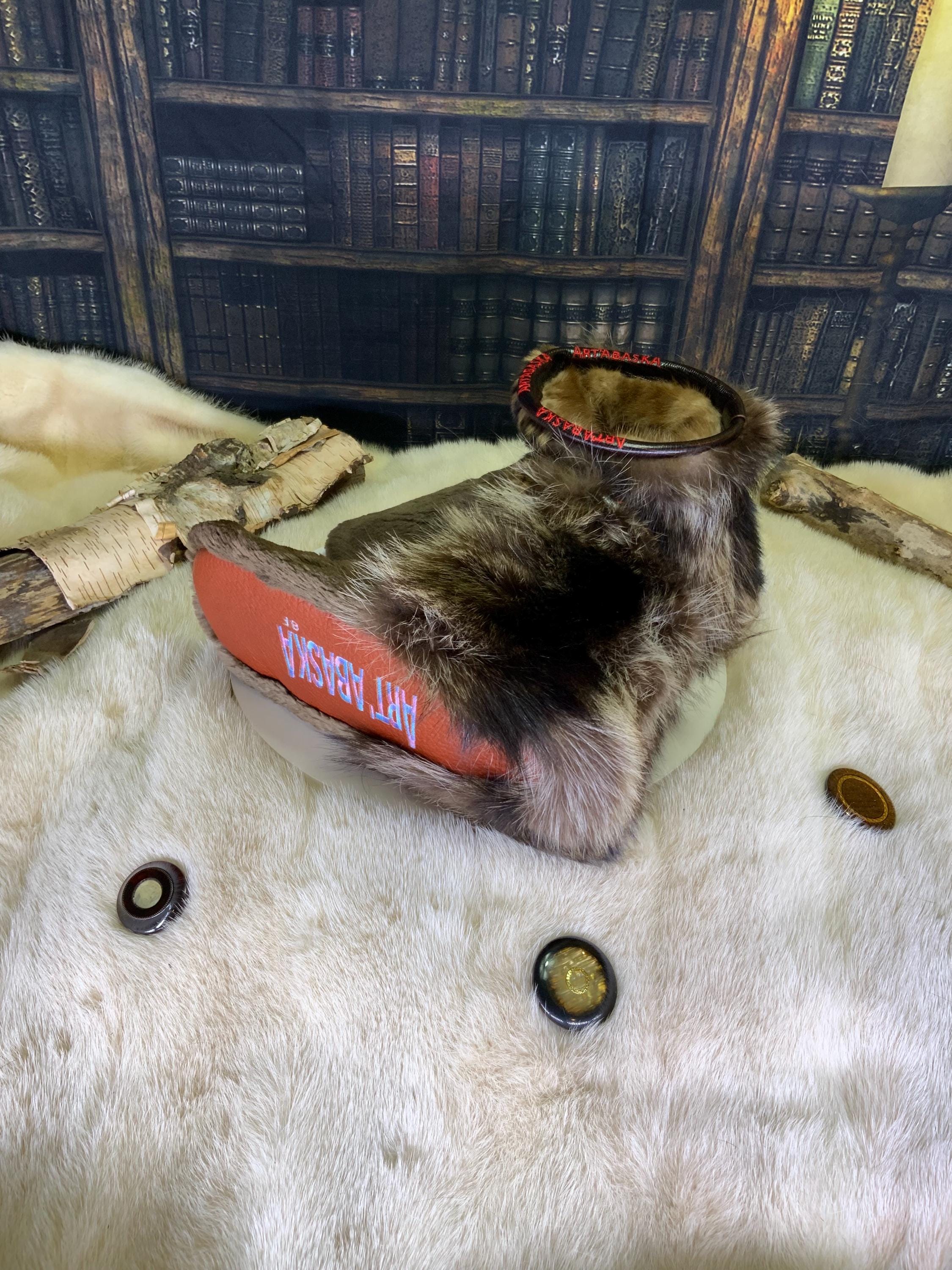 Mocassins d’intérieur Diane pour femme 8 en castor rasé recyclé, raton naturel recyclé et fourrure style imprimé recyclé – faits à la main au Québec, chauds, respirants, confort de luxe, pièce unique Art’Abaska 💕