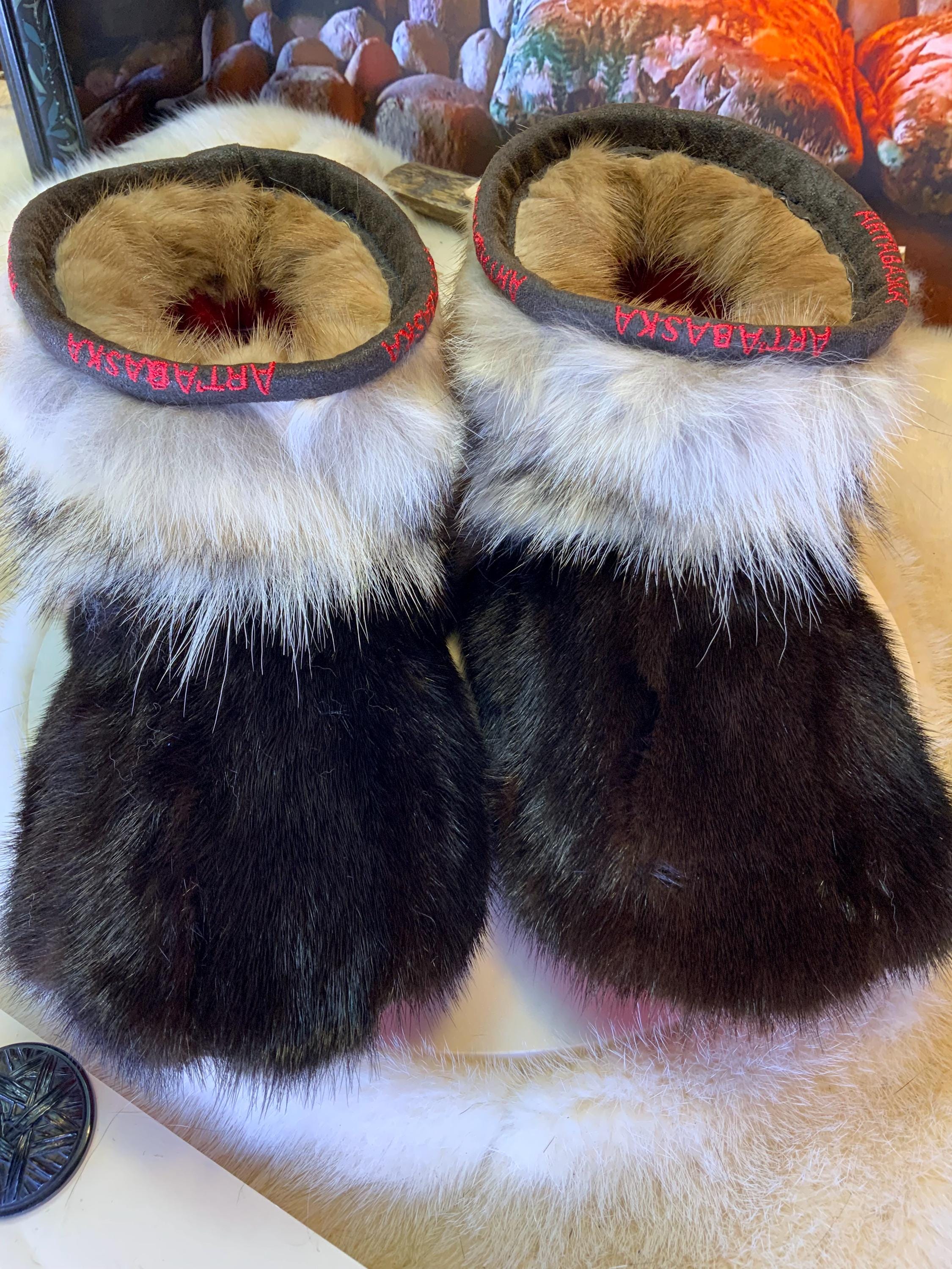 Mocassins d’intérieur Denise – 10 femme – édition tout en fourrure recyclée en vison brun & coyote, semelle rouge, faits à la main au Québec ✨🤎❤️