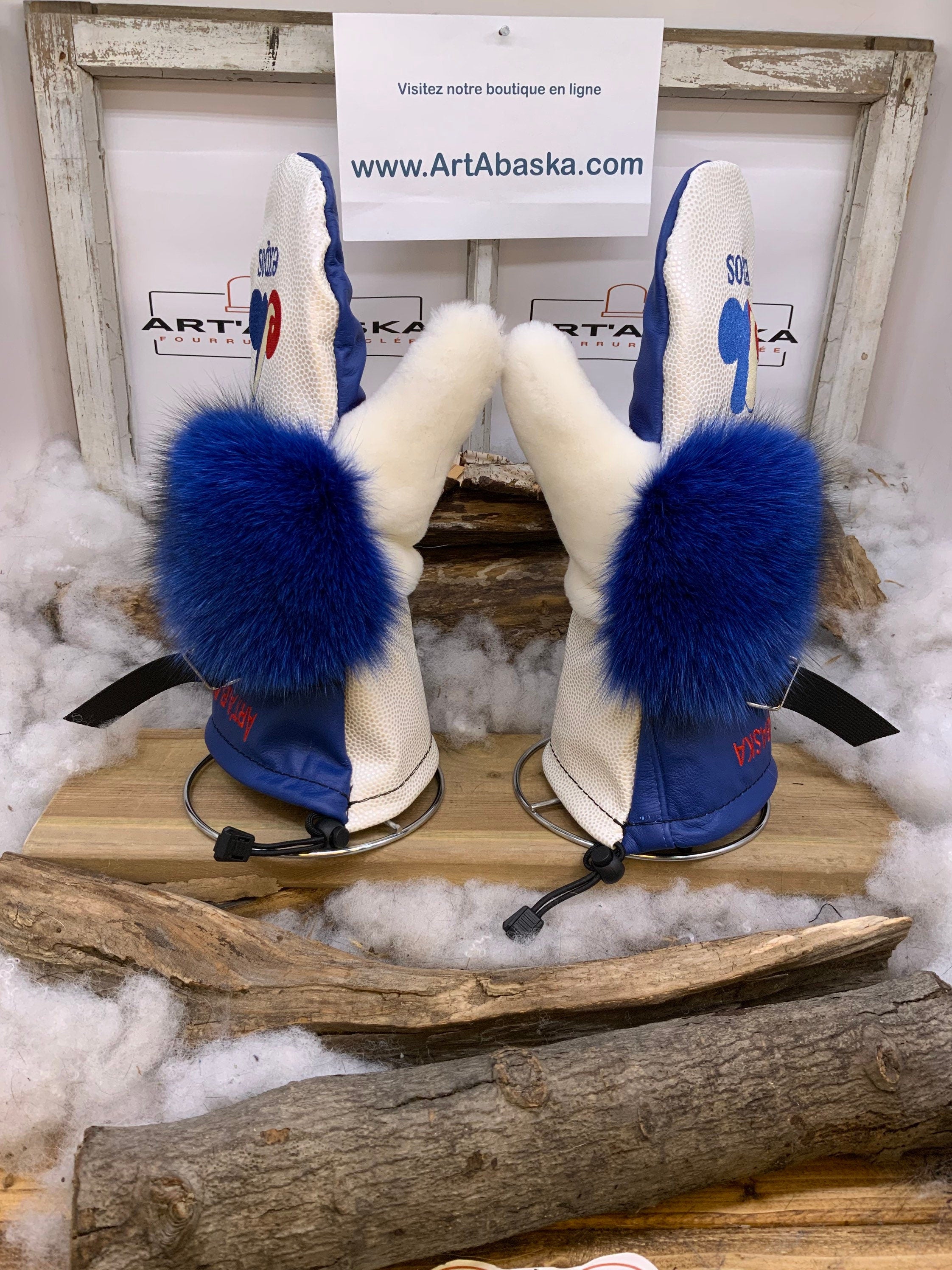 Mitaines Jeanine Expos de Montréal cuir bleu blanc rouge brodé fourrure renard mouton recyclé fait à la main Large Québec