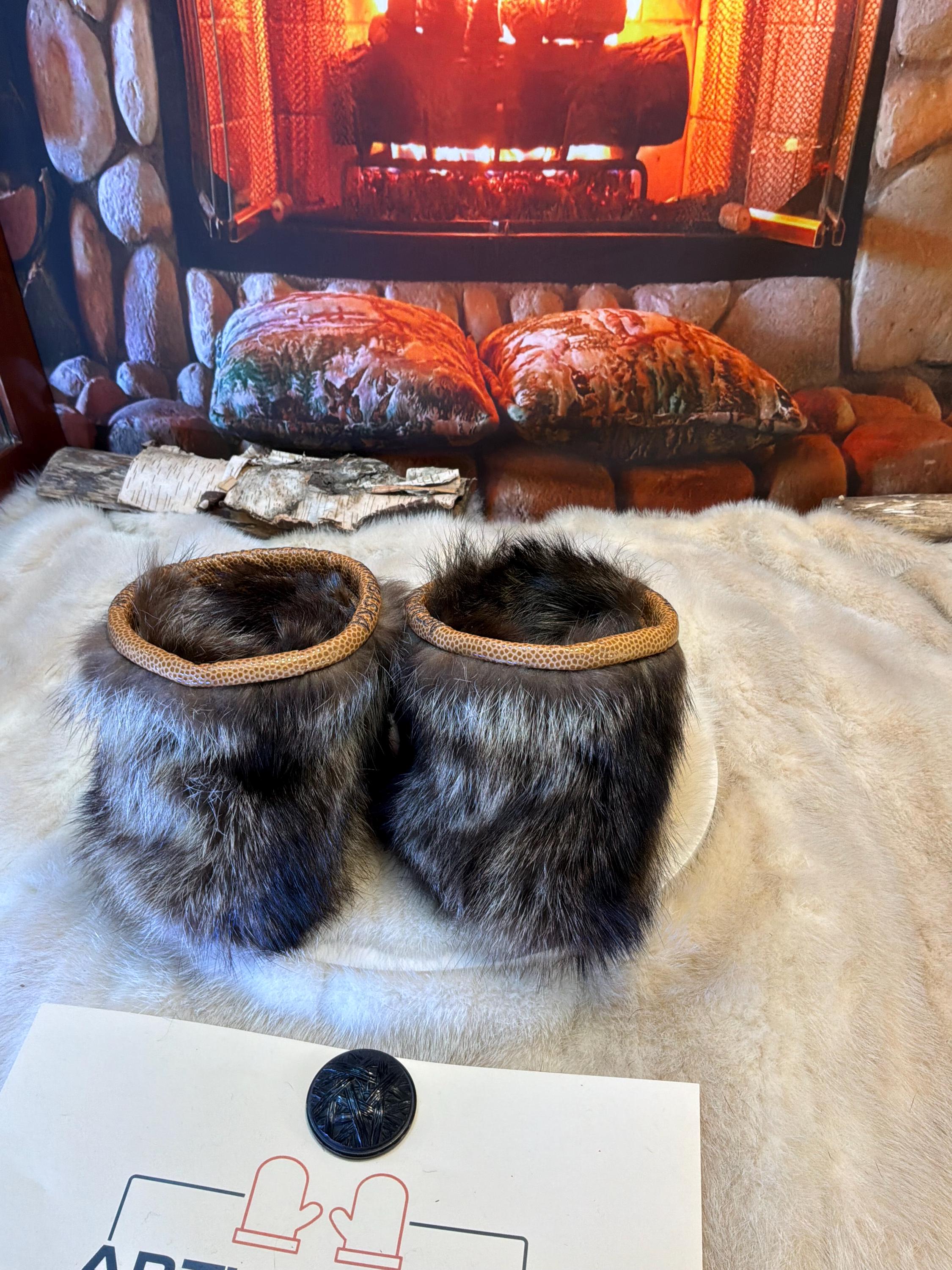 Mocassins d’intérieur Alphonsines – 5 femme – semelle brun orangé brûlé avec contour rouge vif, édition tout fourrure unique ✨🤎