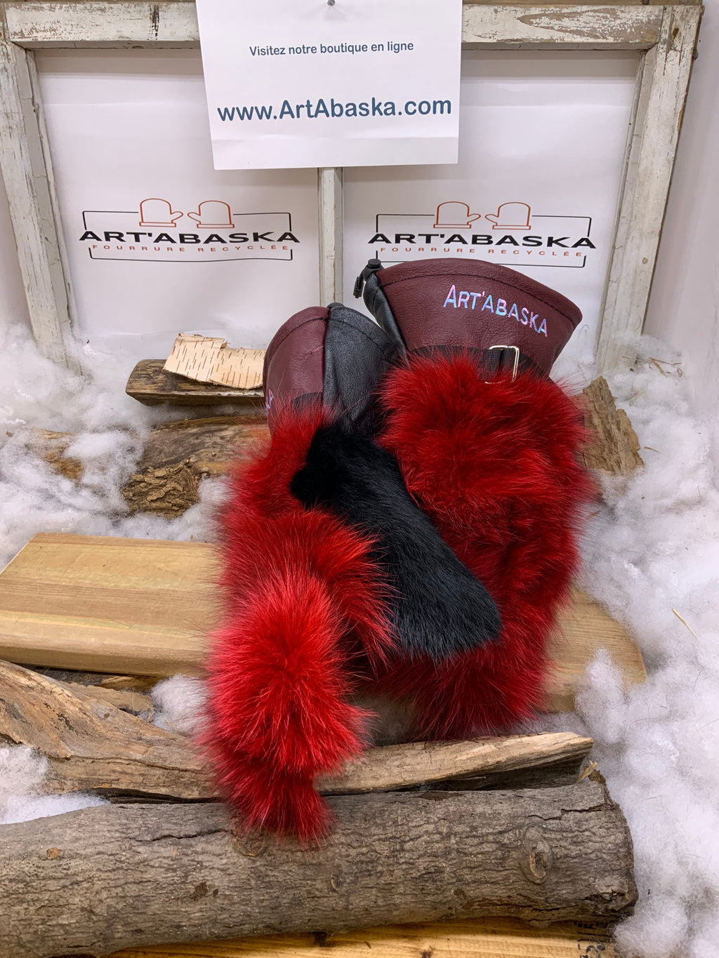 Mitaines Les Laurette – Médium, patchwork de renard rouge recyclé, cuir bourgogne et noir, fait à la main au Québec, pièce unique