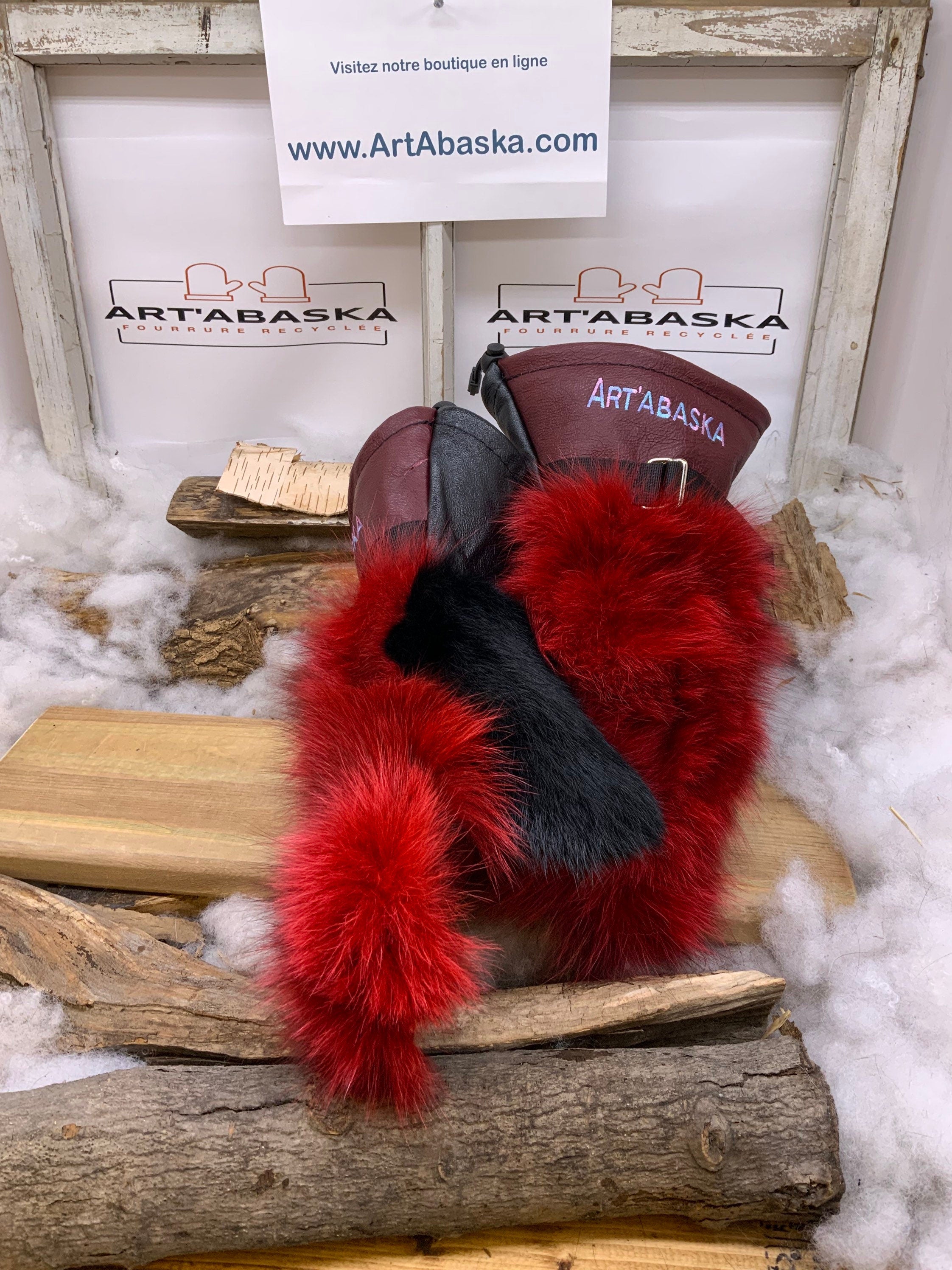 Mitaines Les Laurette – Médium, patchwork de renard rouge recyclé, cuir bourgogne et noir, fait à la main au Québec, pièce unique
