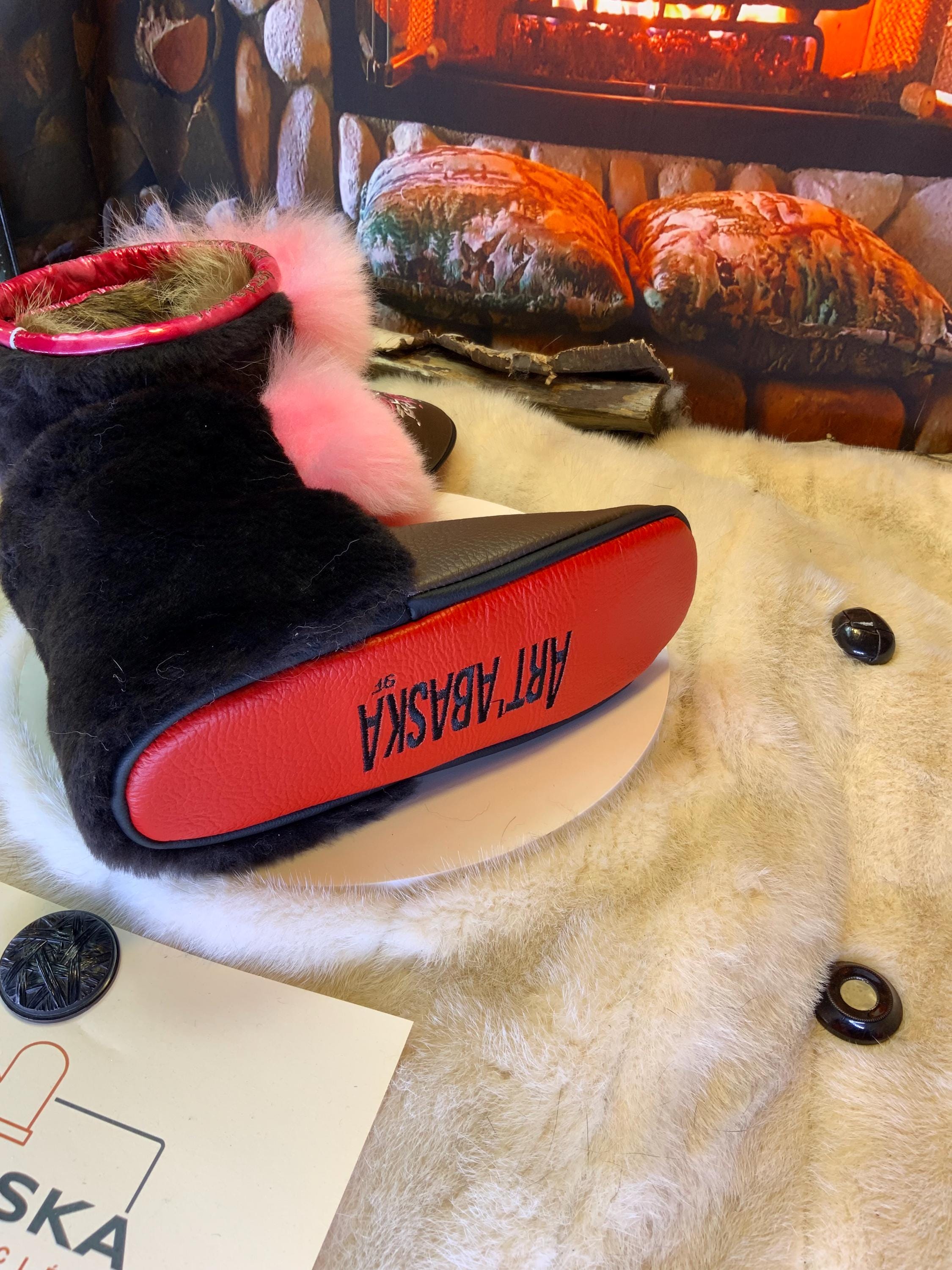 Mocassins d’intérieur Les Jacqueline – 9 femme – cuir brun & mandala brodé rose, mouton recyclé, confort 365 jours/an, Québec