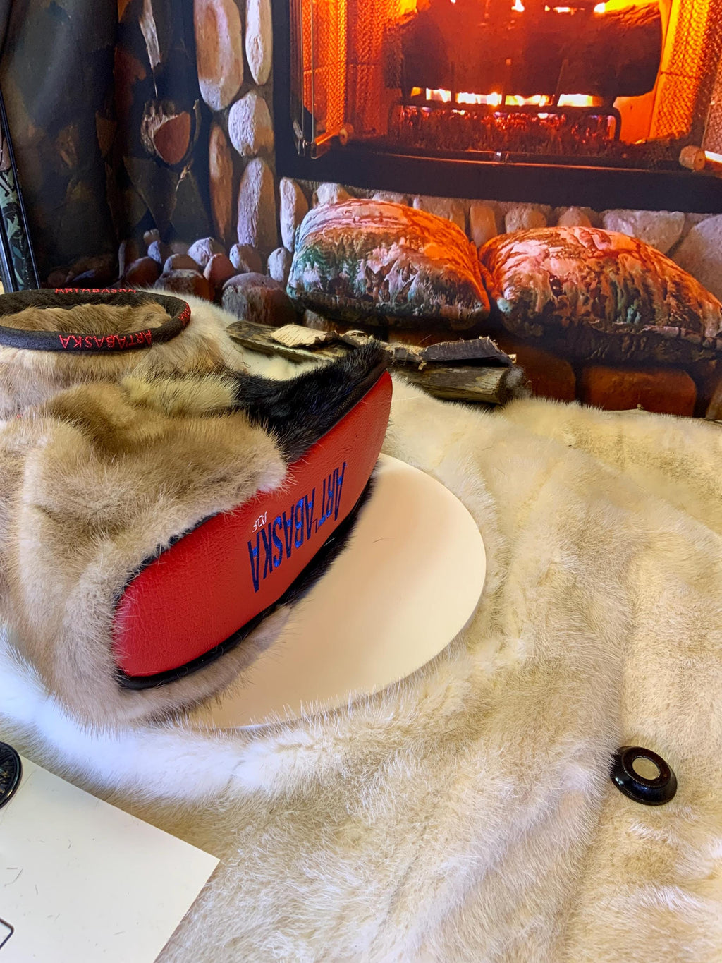 Mocassins d’intérieur Denise – 10 femme – édition tout en fourrure recyclée en vison brun & coyote, semelle rouge, faits à la main au Québec ✨🤎❤️