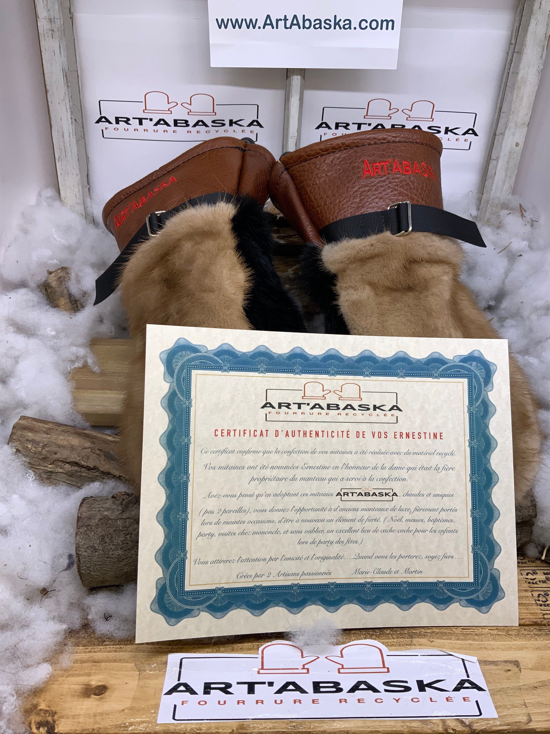 Mitaines Ernestine XL – Vison beige creme & lapin noir recyclés, cuir brun vieilli, fait à la main, pièce unique Québec