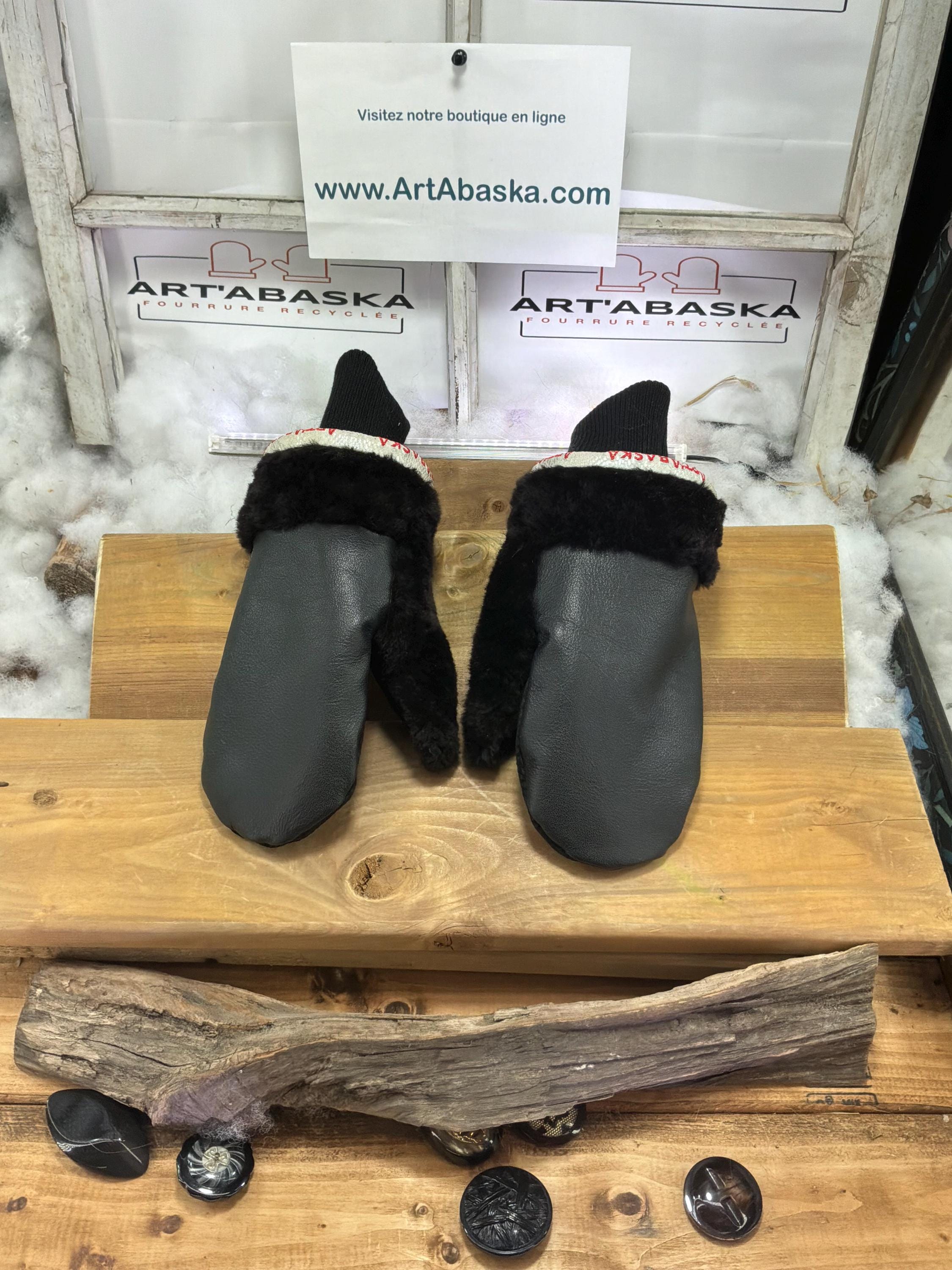 Mitaines de ville Medium Yvette en fourrure recyclée – Faites à la main au Québec – Légères, élégantes, confort urbain – ArtAbaska