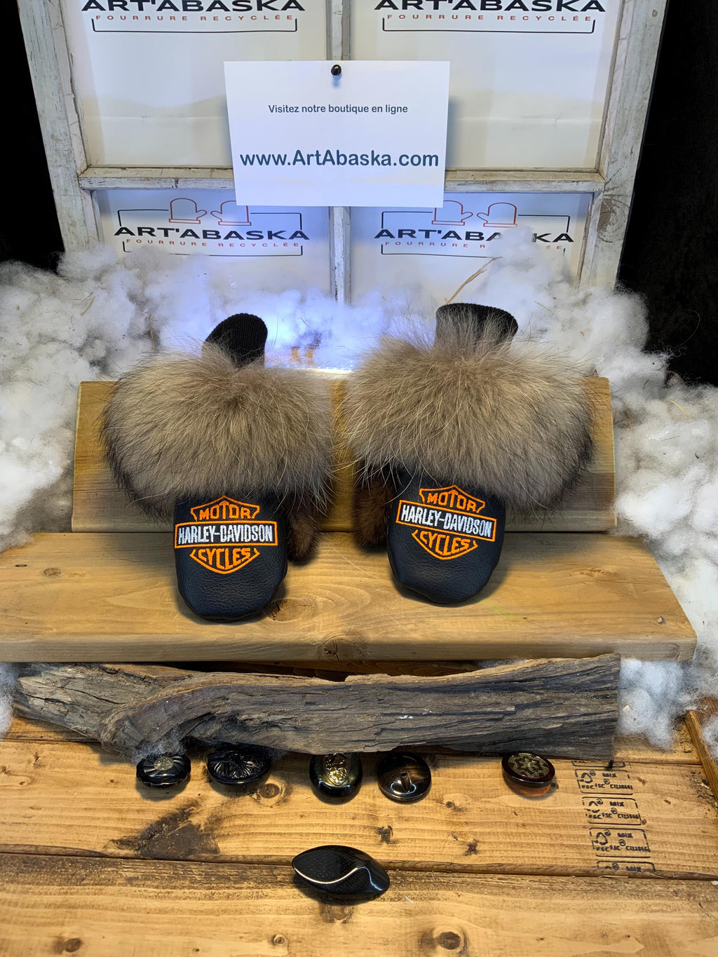 Mitaines de ville Harley-Davidson | Mitaines fourrure recyclée coyote & vison | Cuir brodé orange-blanc | Modèle Annette Small Québec