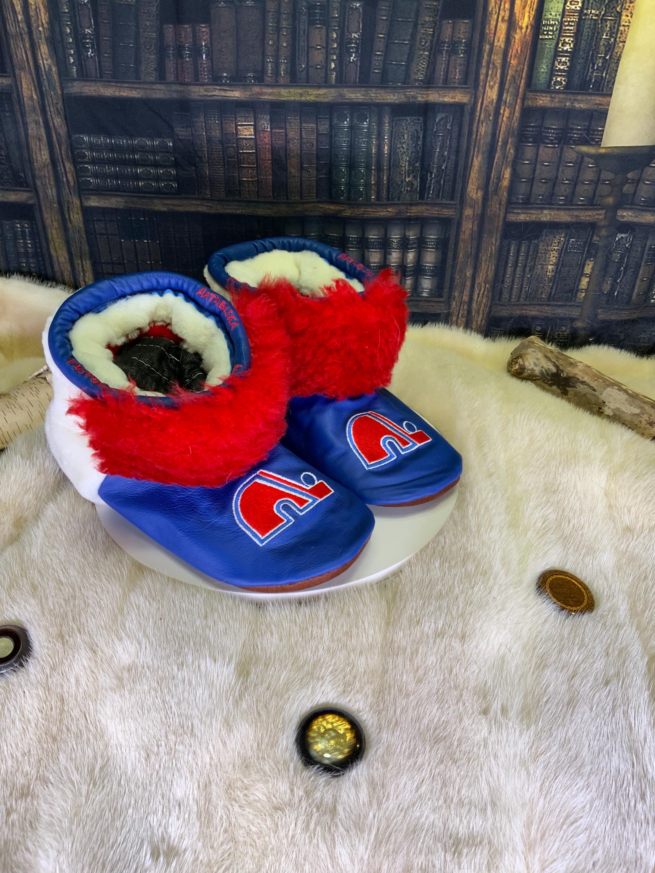 Mocassin d’intérieur homme Les Hélène – pointure 11 édition spéciale Nordiques de Québec – cuir & fourrure recyclés – fait à la main Québec