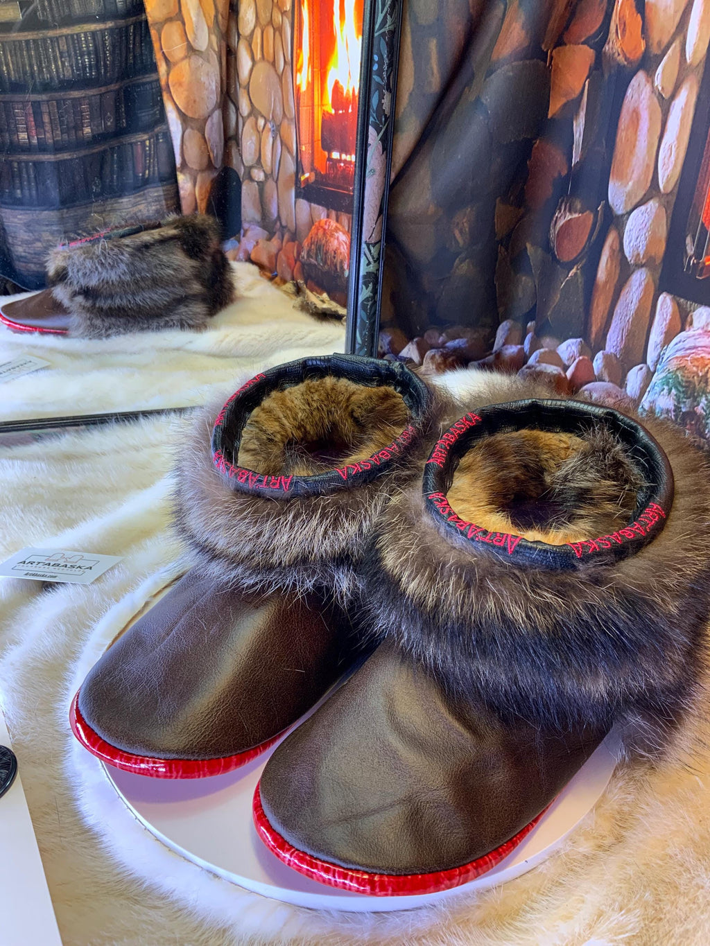 Mocassin d’intérieur homme Les Charlotte – pointure 10 – cuir italien brun chocolat & raton recyclés – fait main au Québec, pièce unique