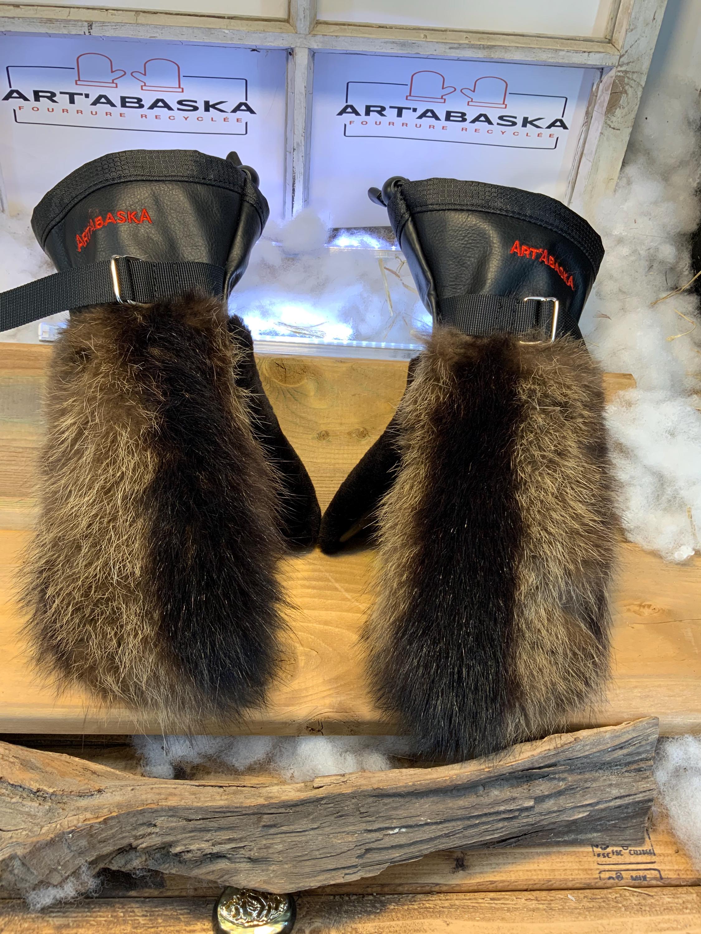 Mitaines Les Madeleine Médium – édition toute fourrure, raton brun recyclé, mouton rasé, cuir italien noir, fait à la main Québec