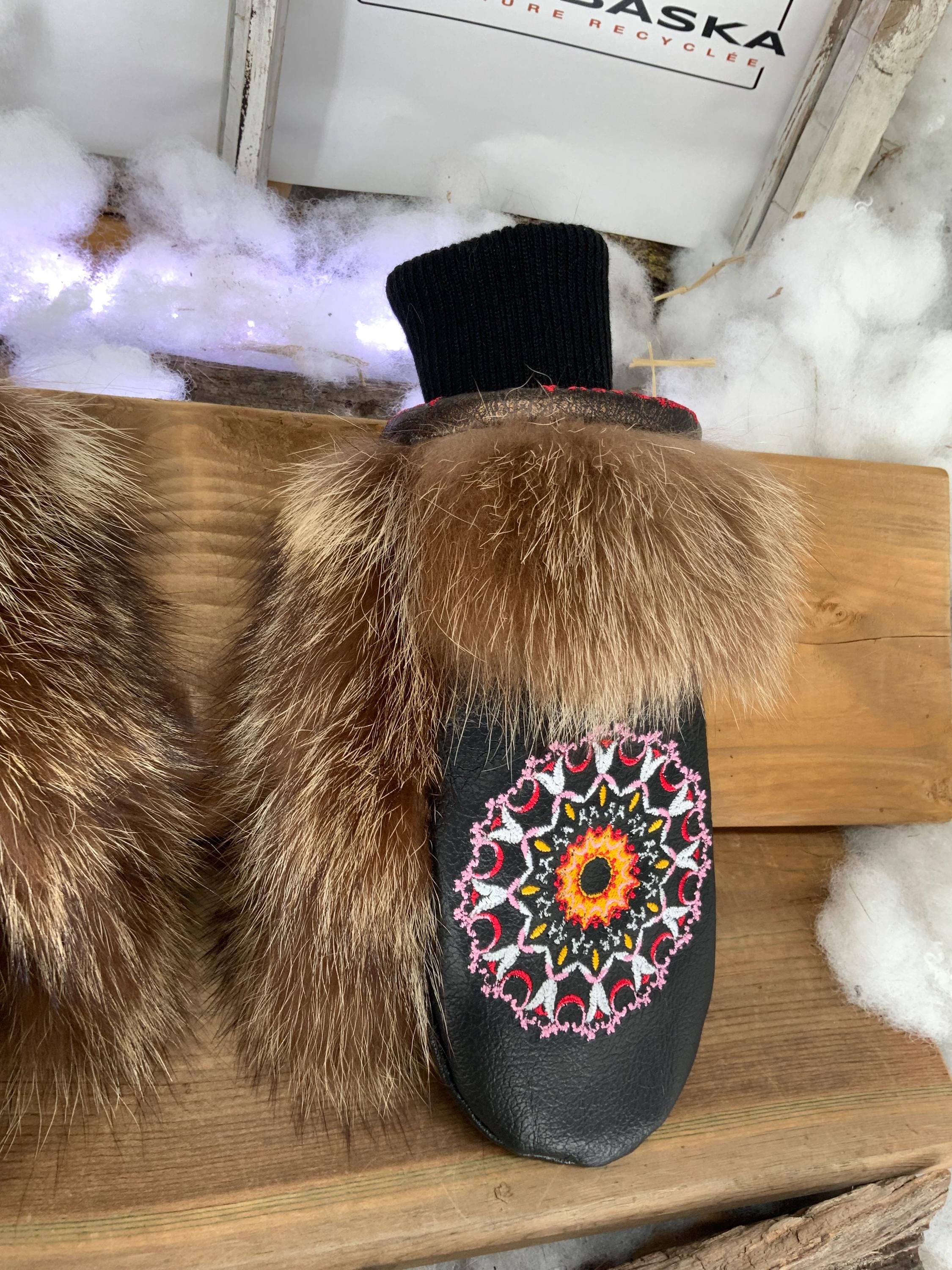 Mitaines de Ville en fourrure et cuir recyclés, Les Yvette Grandeur médium Edition Broderie.