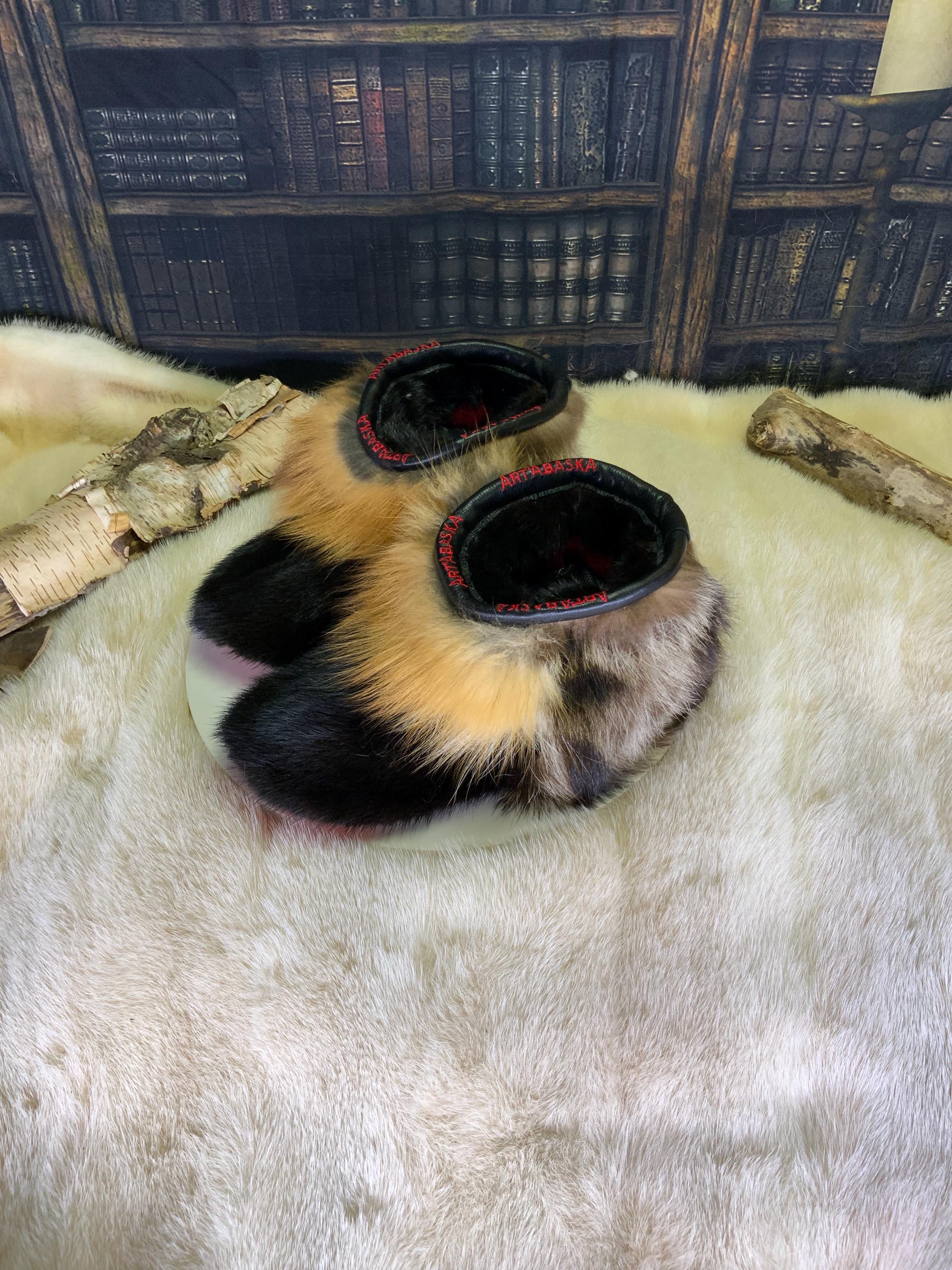 Mocassins d’intérieur Elisabeth pour femme 6 en vison brun naturel recyclé, raton recyclé et renard roux recyclé – faits à la main au Québec, chauds, respirants, confort de luxe, pièce unique Art’Abaska 💕