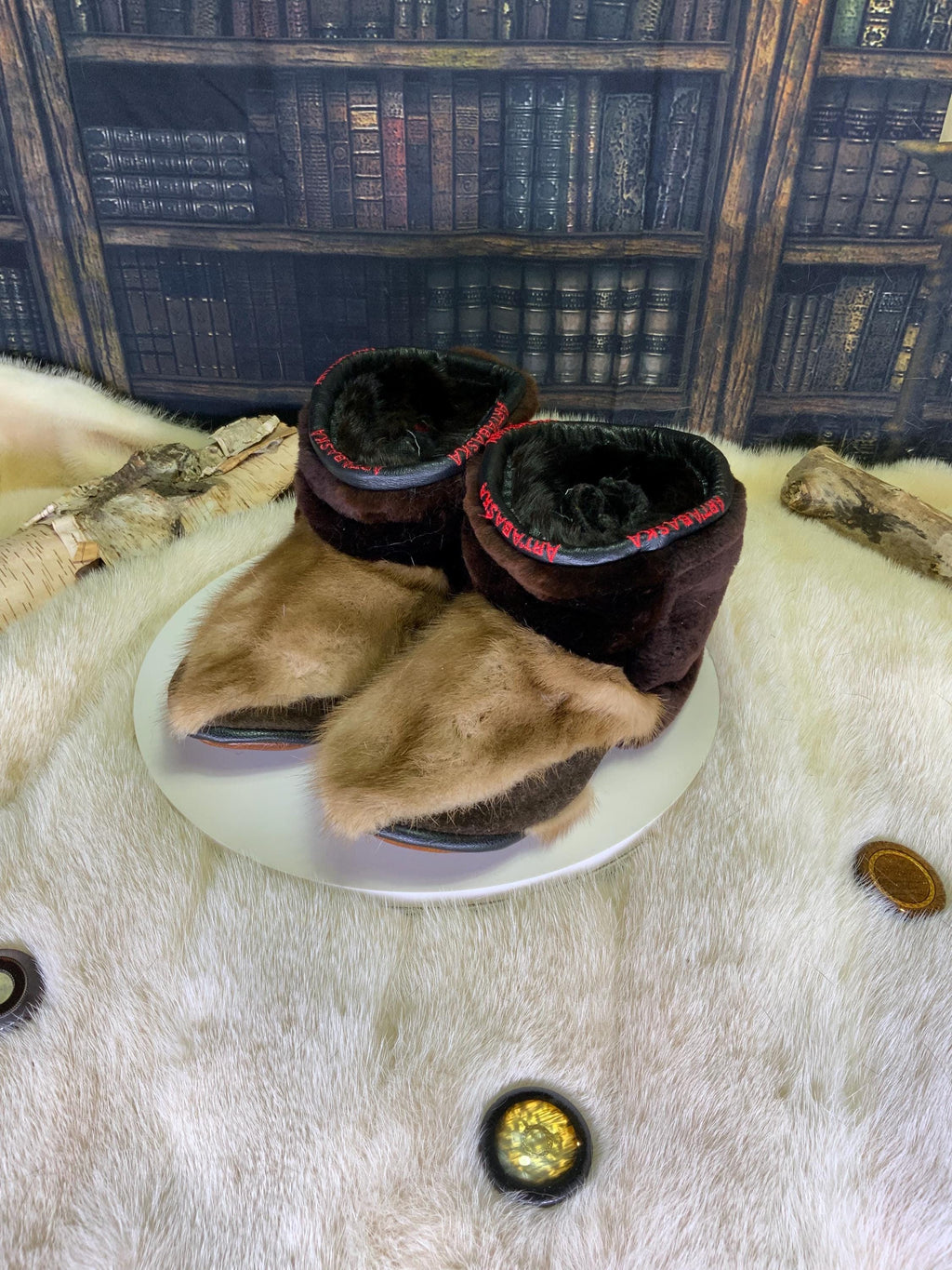 Mocassins d’intérieur Nicole pointure 6 femme fourrure recyclée vison mouton cuir fait à la main Québec pantoufles luxe