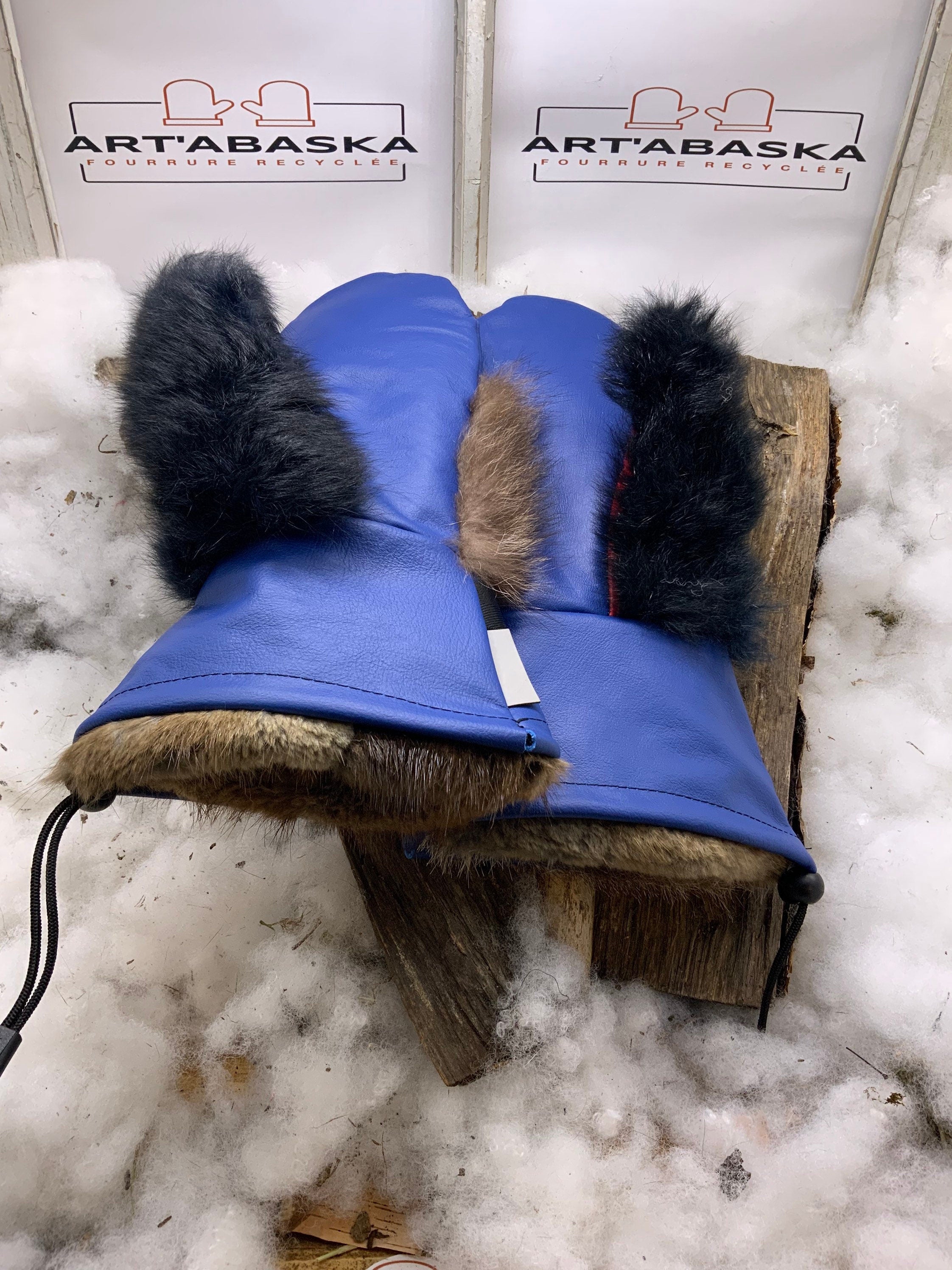 Mitaines Clementine Medium – Cuir bleu royal & rouge haut de gamme fourrures recyclées raton et opossum fait main Québec