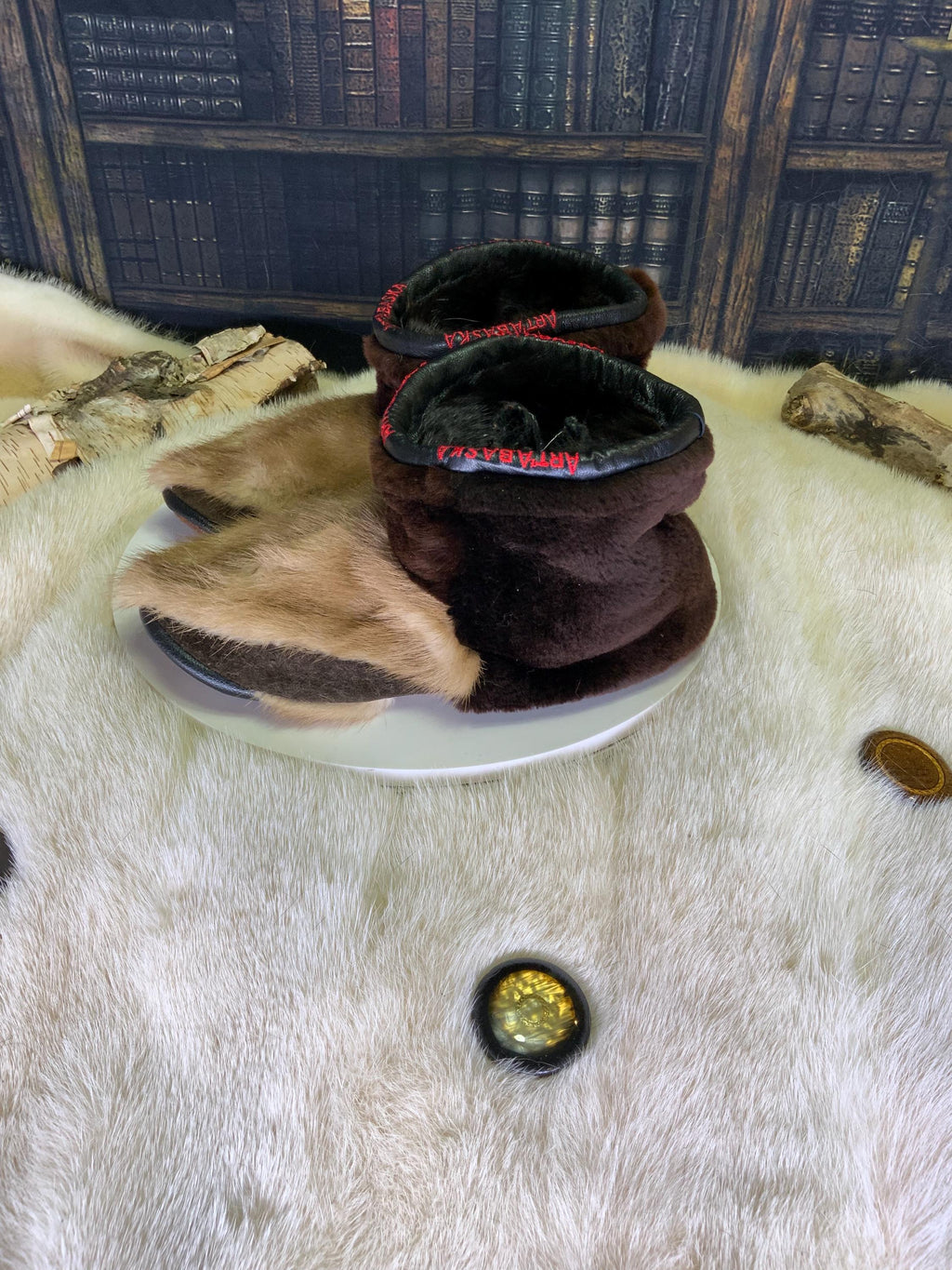 Mocassins d’intérieur Nicole pointure 6 femme fourrure recyclée vison mouton cuir fait à la main Québec pantoufles luxe