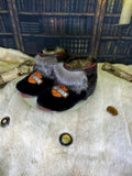 Mocassins d’intérieur Évelyne pour femme 7 en mouton rasé recyclé brodé, vison brun recyclé et renard Crystal recyclé – faits à la main au Québec, chauds, respirants, confort de luxe, pièce unique Art’Abaska 💕