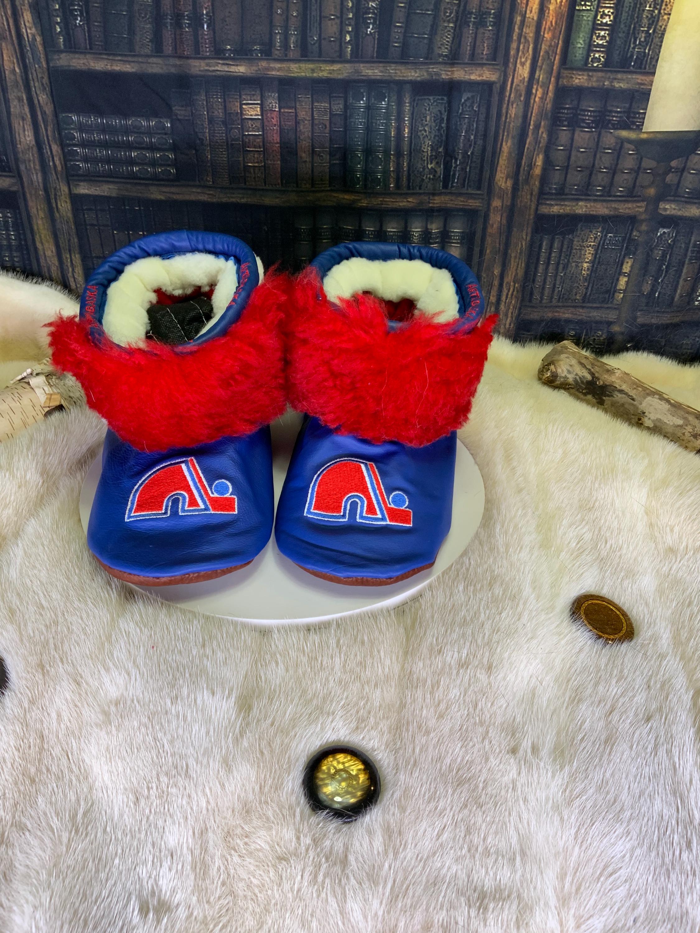 Mocassin d’intérieur homme Les Hélène – pointure 11 édition spéciale Nordiques de Québec – cuir & fourrure recyclés – fait à la main Québec