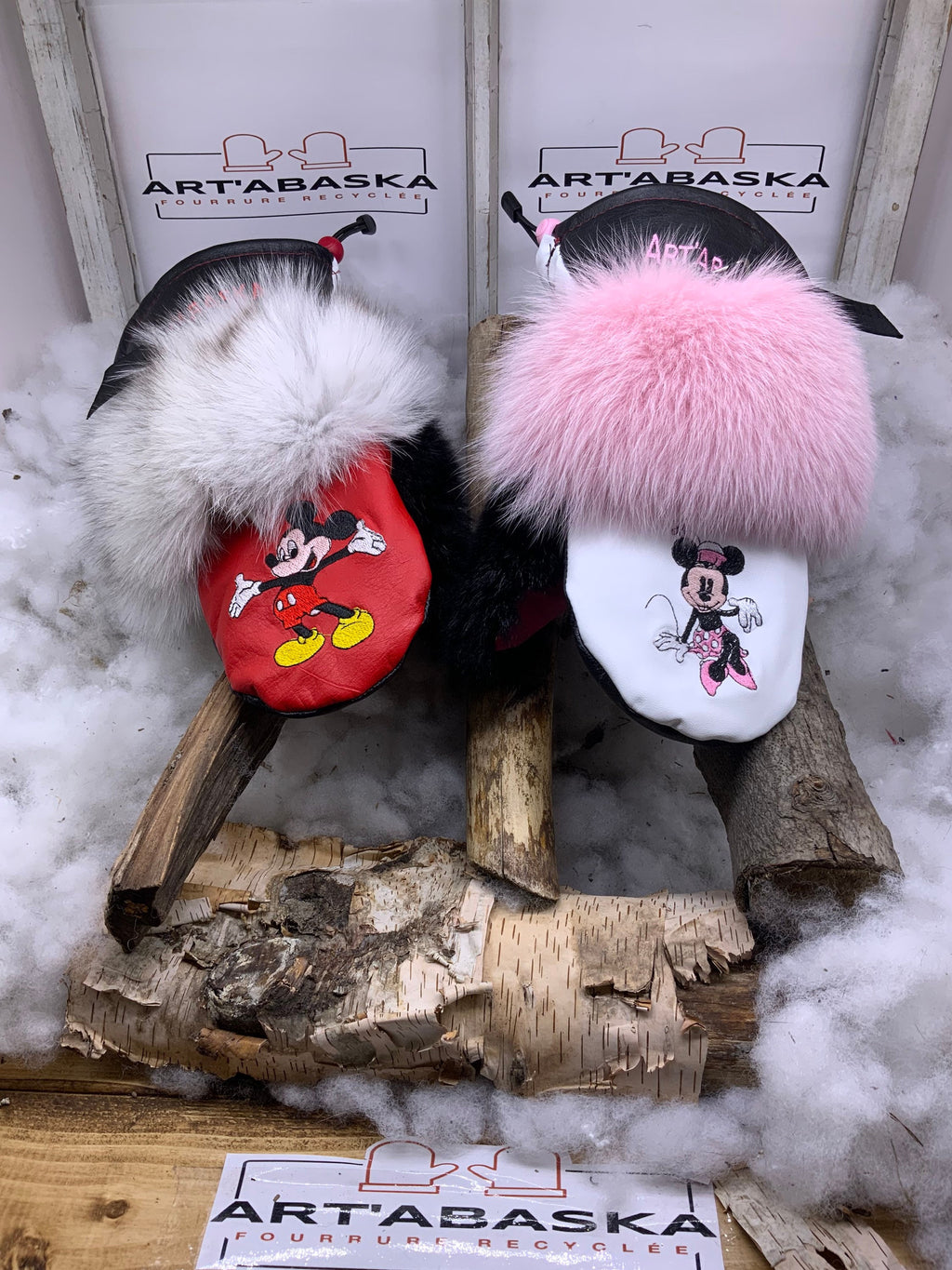 Mitaines Gilberte LARGE/MED cuir recyclé édition Mickey Minnie Disney brodées renard blanc opossum noir pièce unique fait à la main Québec