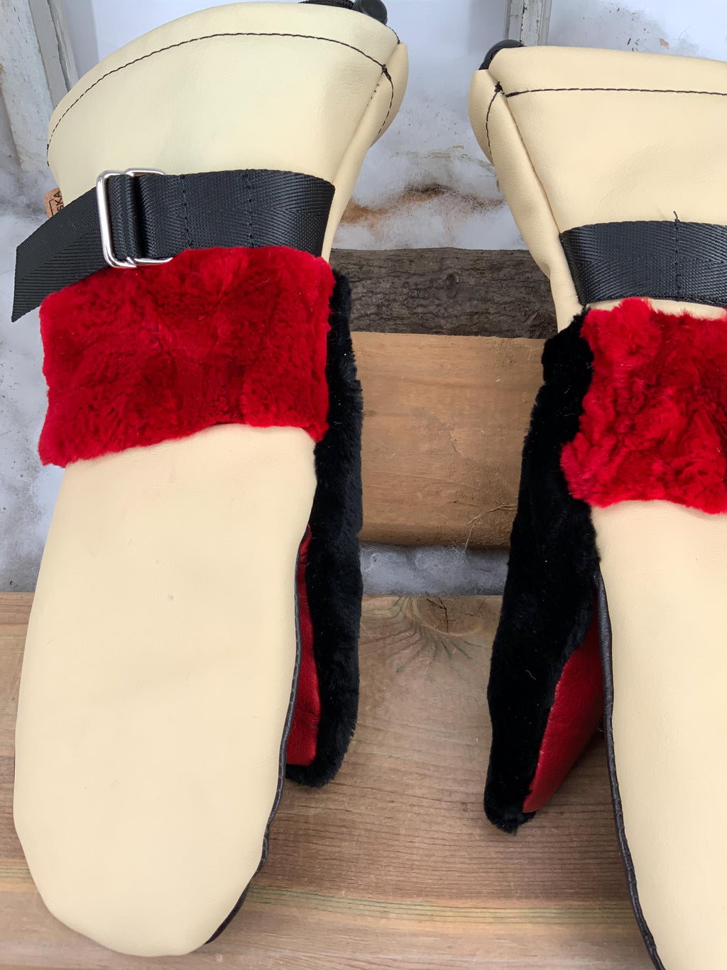 Mitaines Irène Medium - Cuir et fourrures recyclées vison noir et rouge, cuir crème et noir, pièce unique fait à la main Québec
