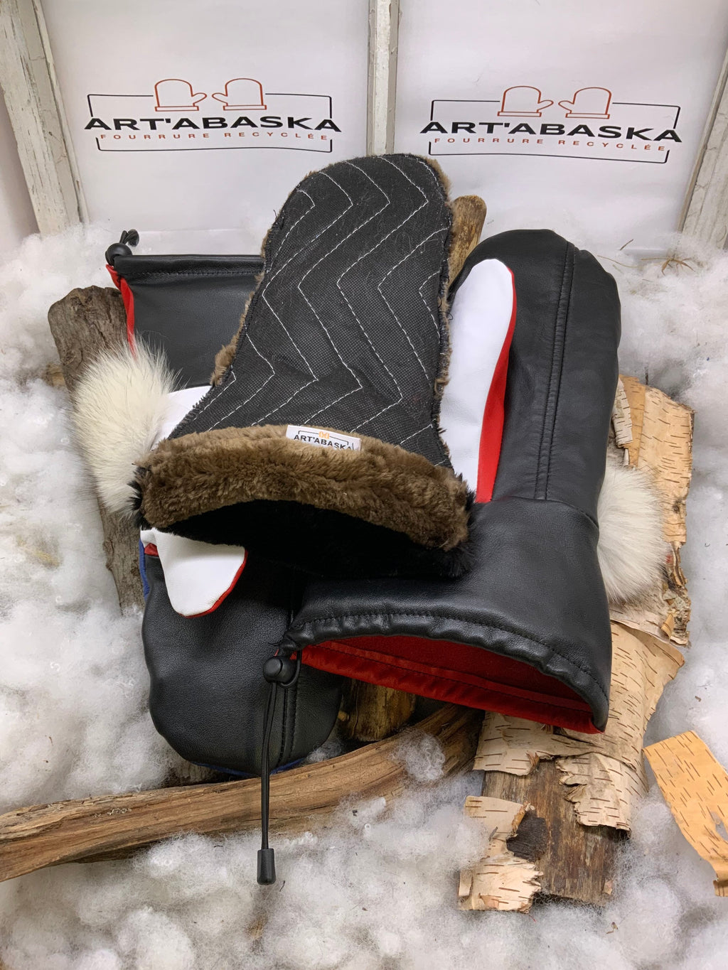 Mitaines Augustine Large cuir recyclé bleu blanc rouge édition spéciale Expos broderie artisanale fait main Québec pièce unique