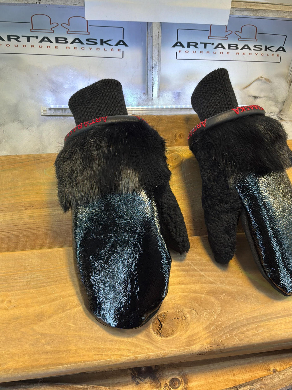 Mitaines de ville Medium Raymonde en fourrure recyclée – Faites à la main au Québec – Légères, élégantes, confort urbain – ArtAbaska