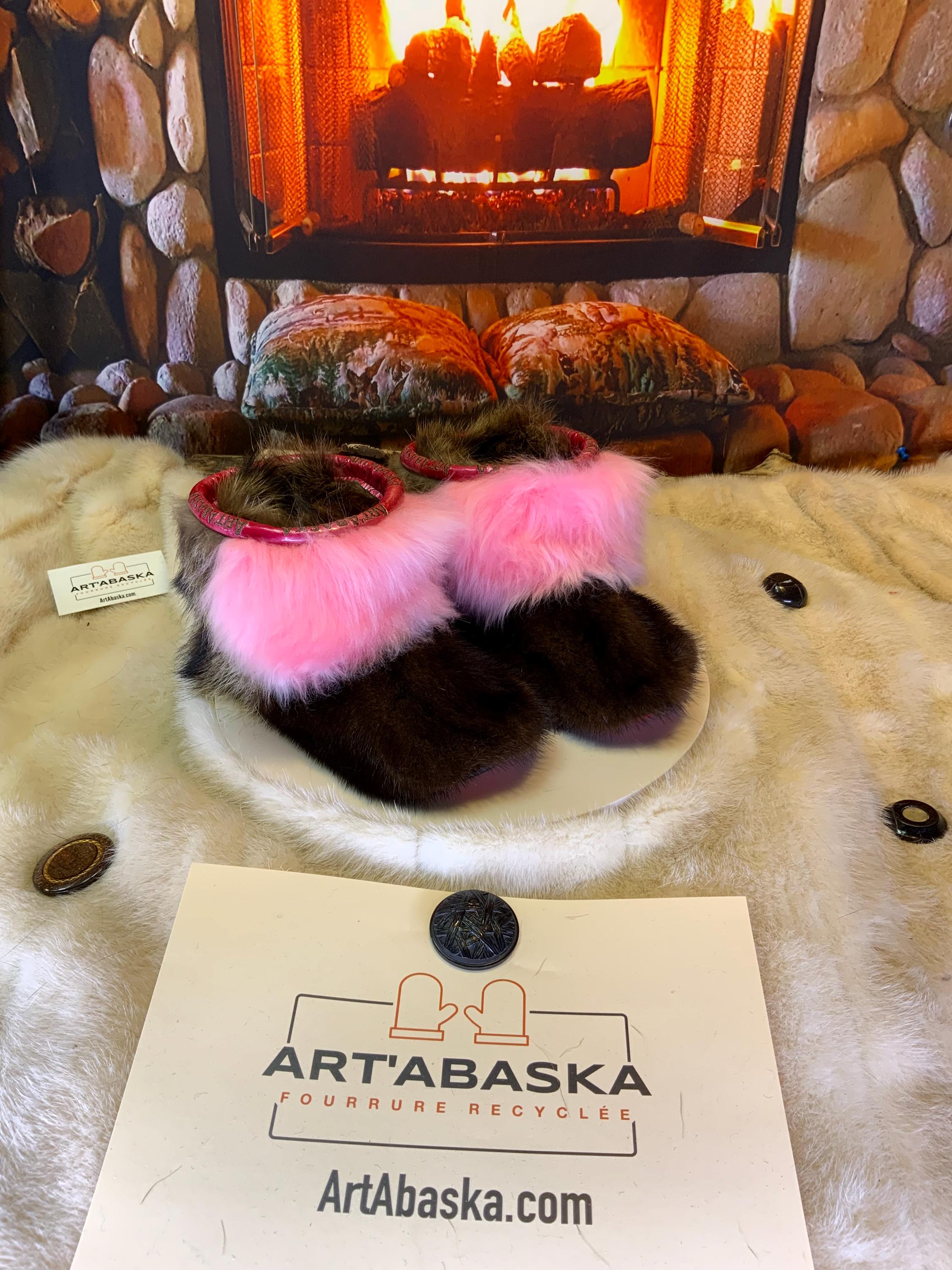 Mocassins d’intérieur Colombe – 5 femme – édition toute fourrure en vison, mouton rose & raton recyclés, semelle brun orangé brûlé brodée ArtAbaska rose et mauve ✨🌸💕