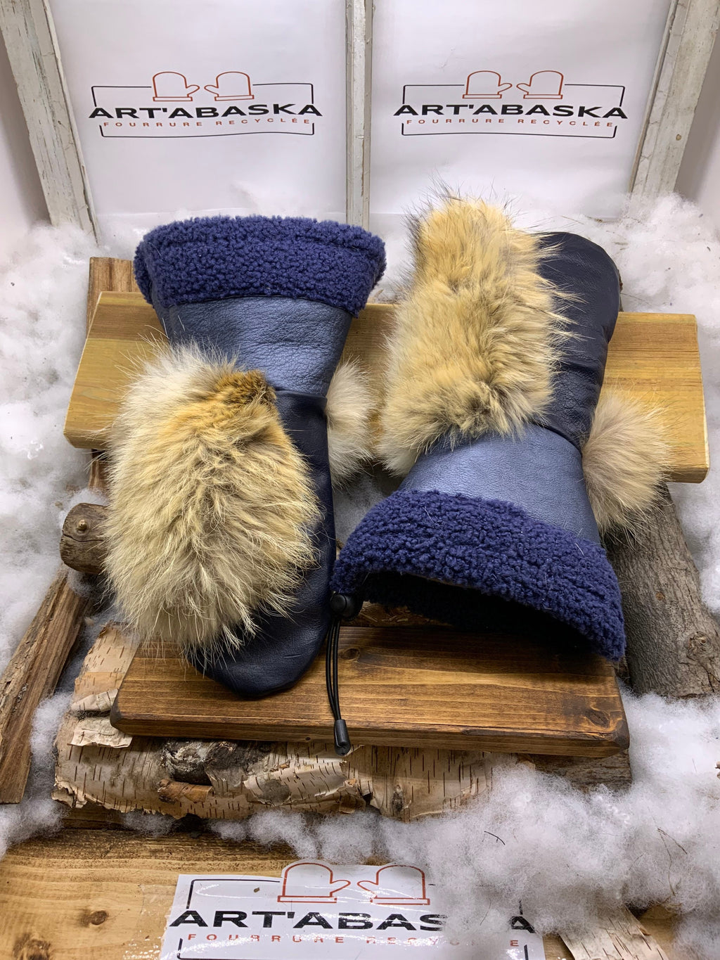 Mitaines Marianne Small – Édition spéciale, fourrures recyclées mouton, renard et coyote, cuir mauve-bleu/rouge, fait à la main Québec