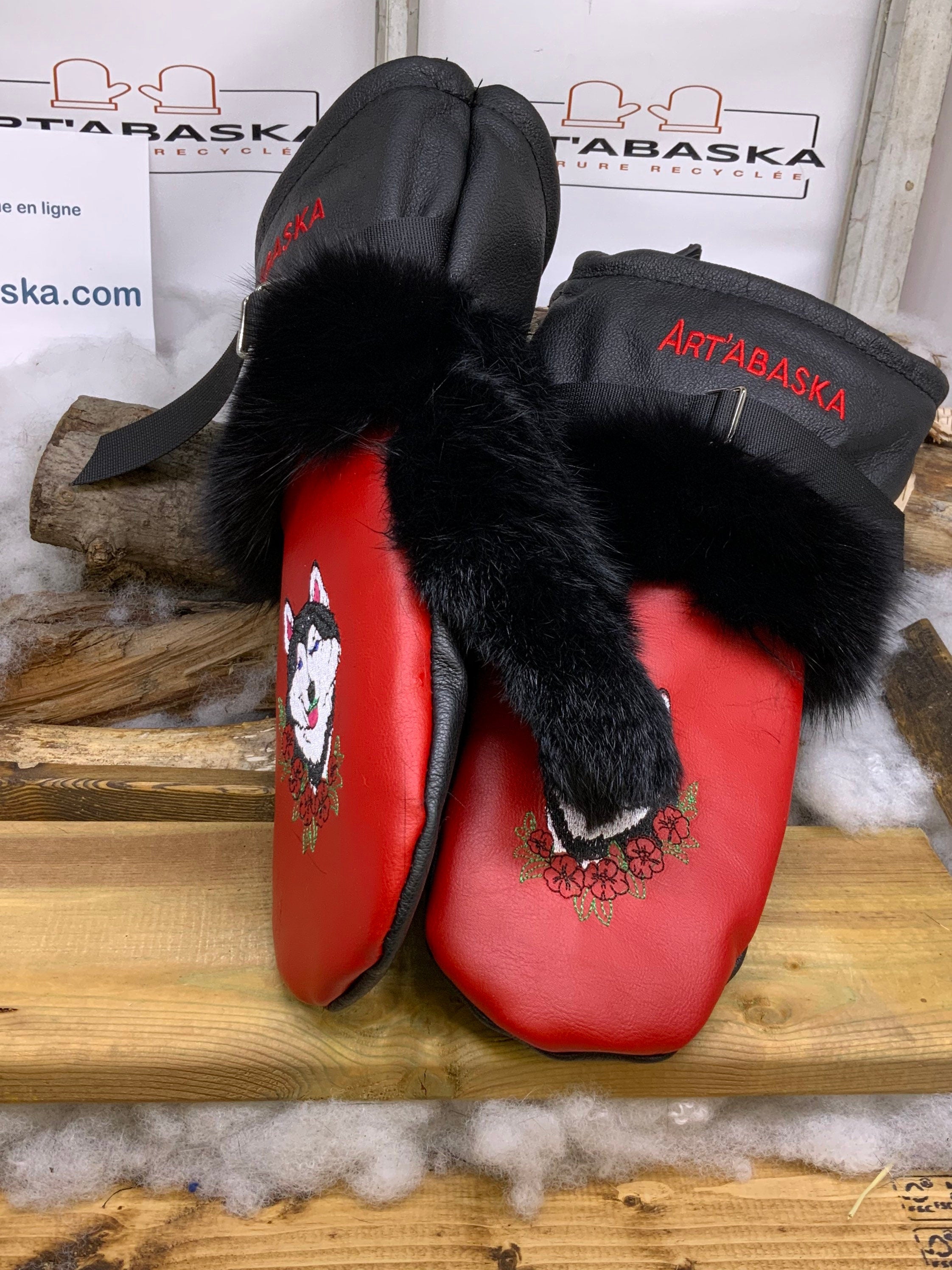Mitaines Liliane cuir rouge noir brodé tête de chien fourrure renard lapin recyclé fait à la main Large ULTRA-CHAUDE Québec unique