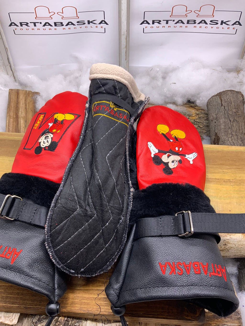 Mitaines Les Edith – Médium – cuir noir recyclé et broderie Mickey unique – fait à la main Québec