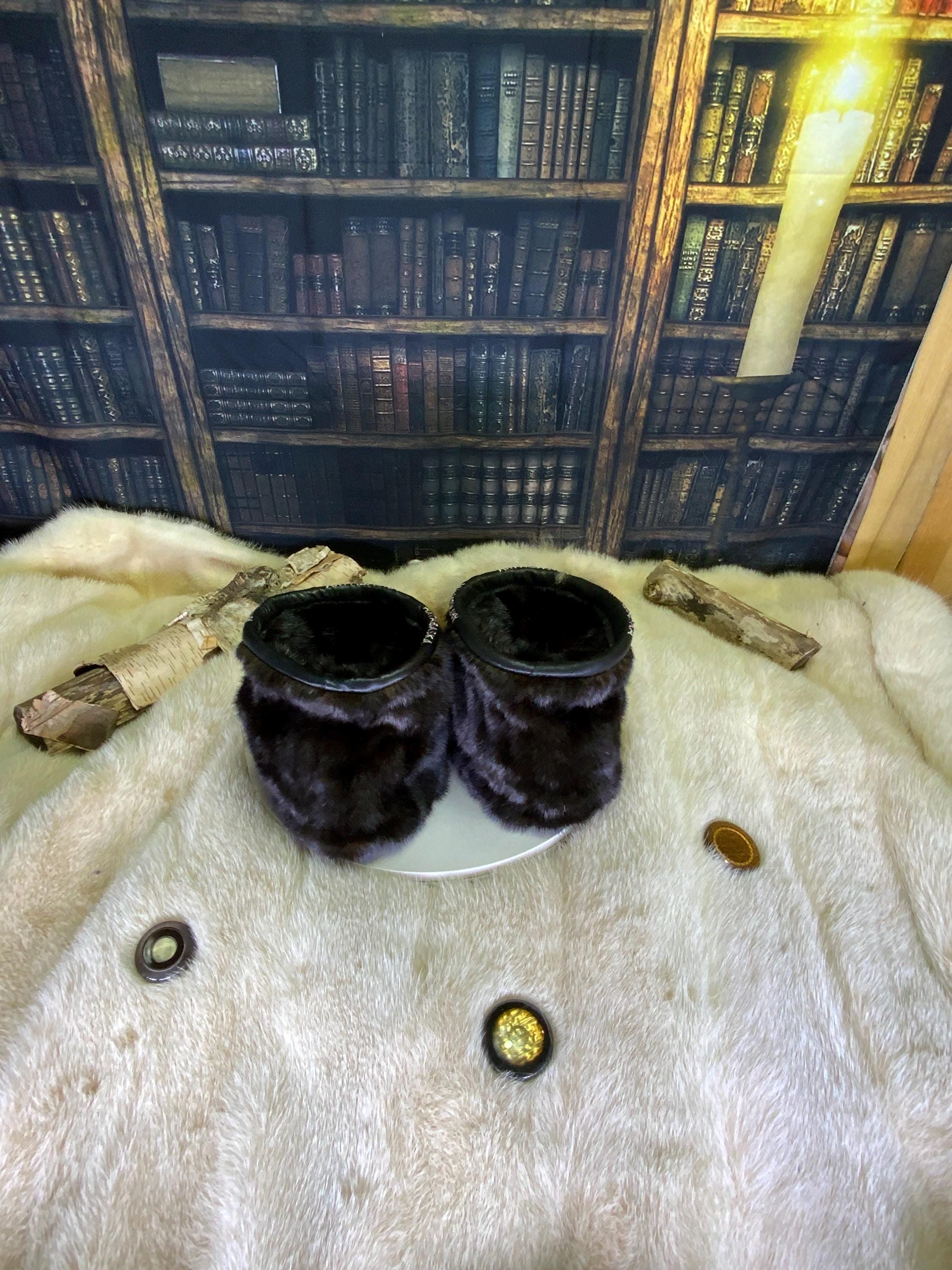 Mocassins d’intérieur Les Gabrielle – 9 Femme – cuir italien tressé & fourrures recyclées – fait à la main au Québec, pièce unique Harley