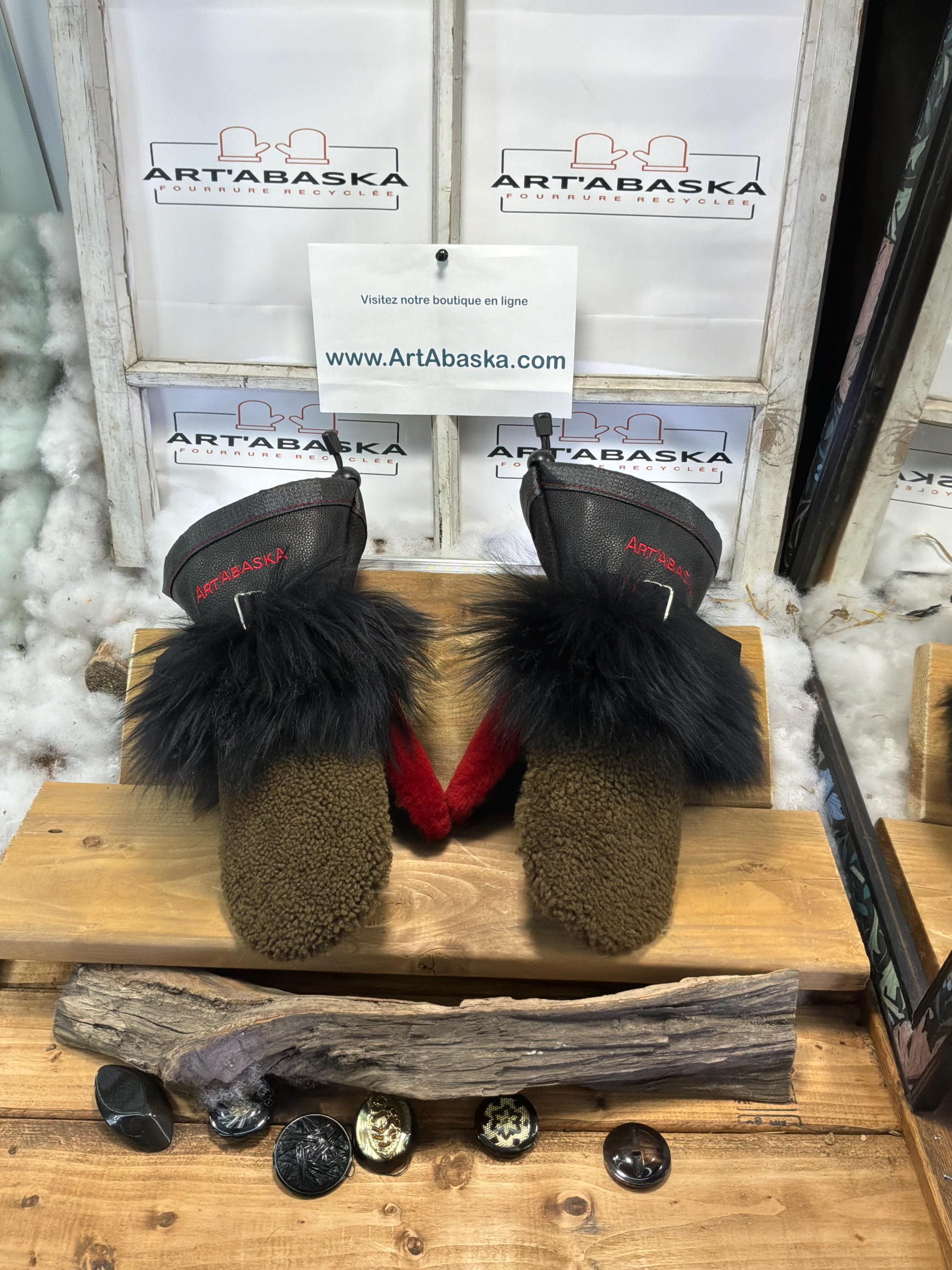 Mitaines Aimée en fourrure recyclée et cuir italien faites à la main au Québec grandeur Medium