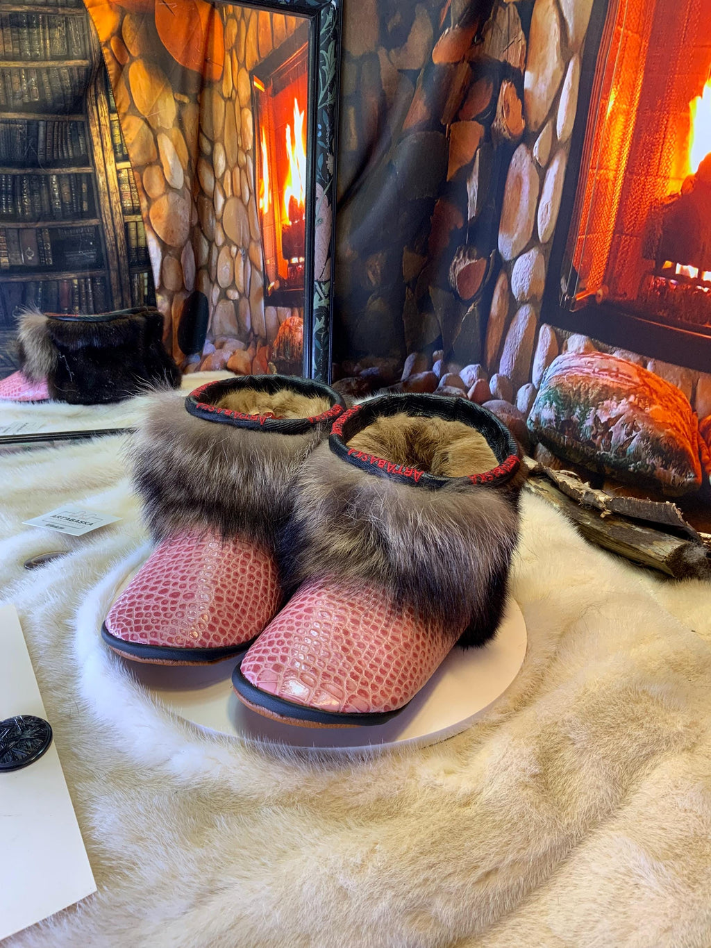 Mocassins d’intérieur Yvette 10 femme cuir italien embossé crocodile rose raton vison recyclés semelle brun caramel Québec