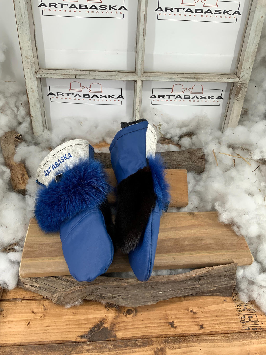 Mitaines Yvonne Medium - Cuir et fourrures recyclées renard bleu et cuir bleu blanc, pièce unique élégante fait à la main Québec
