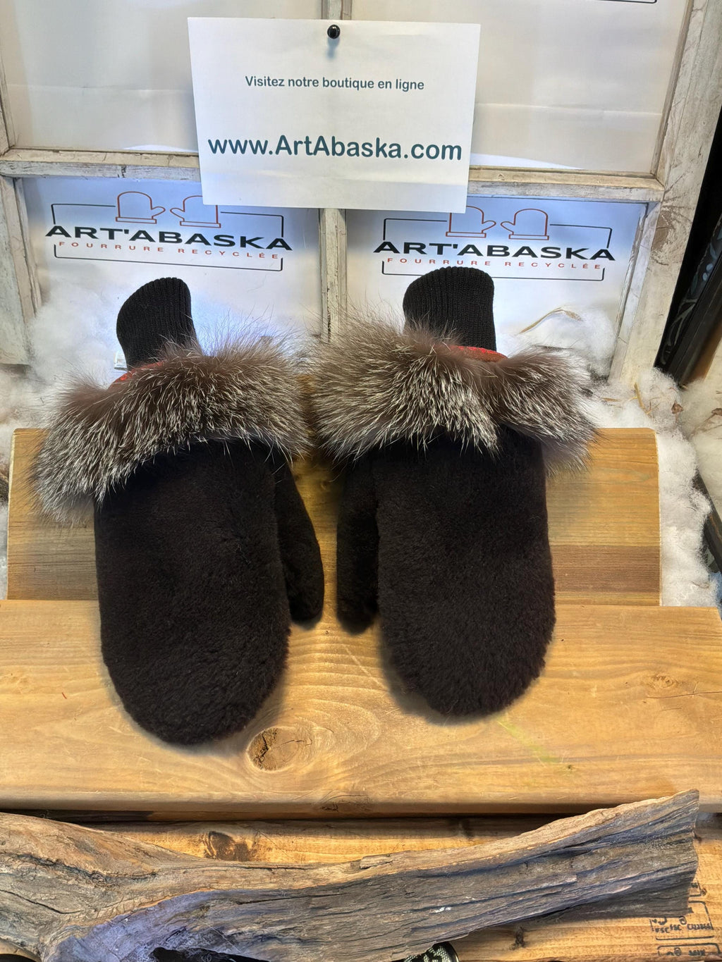 Mitaines de ville Medium Marguerite en fourrure recyclée – Faites à la main au Québec – Légères, élégantes, confort urbain – ArtAbaska