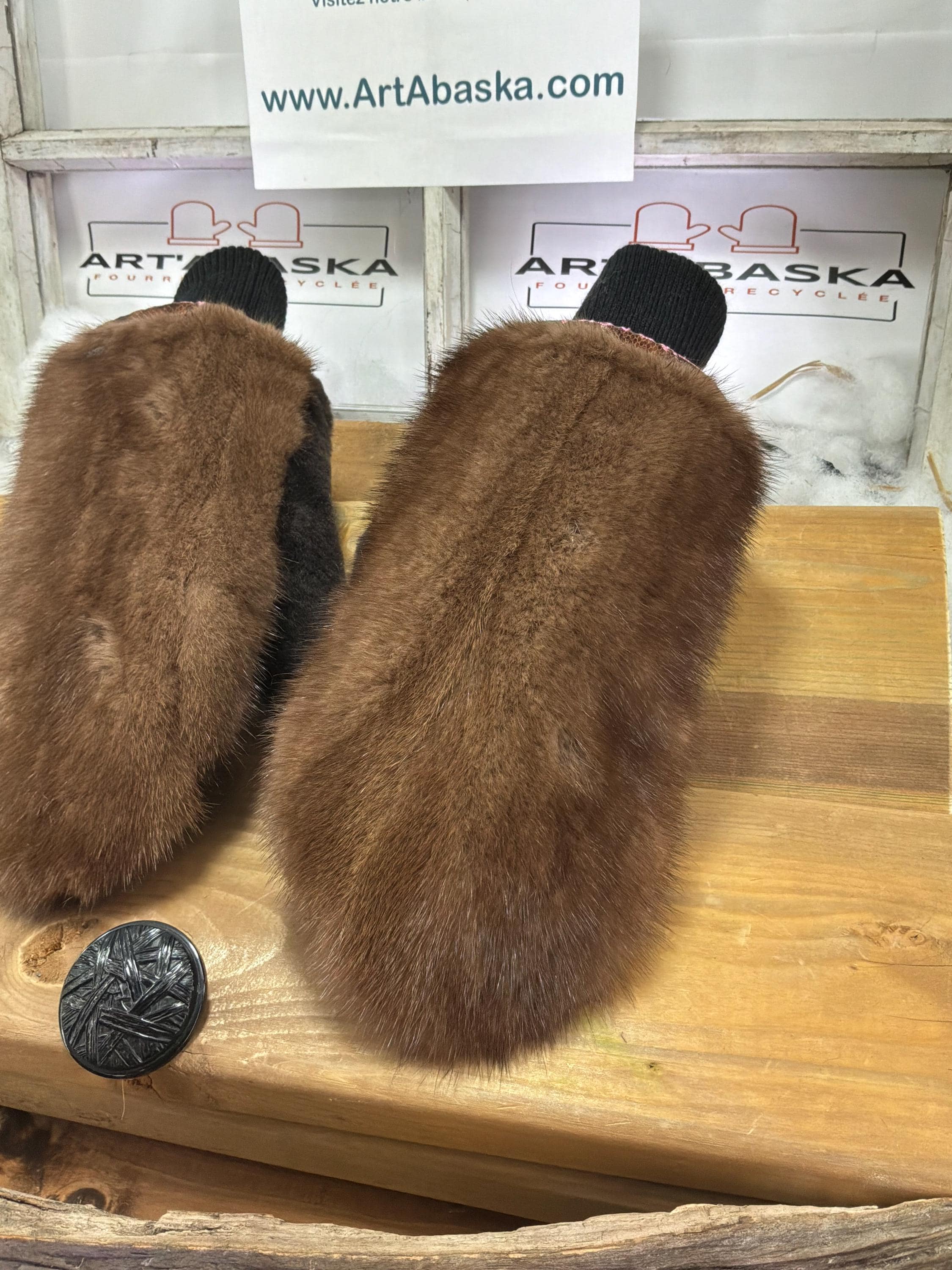 Mitaines de ville Medium Mathilde en fourrure recyclée – Faites à la main au Québec – Légères, élégantes, confort urbain – ArtAbaska