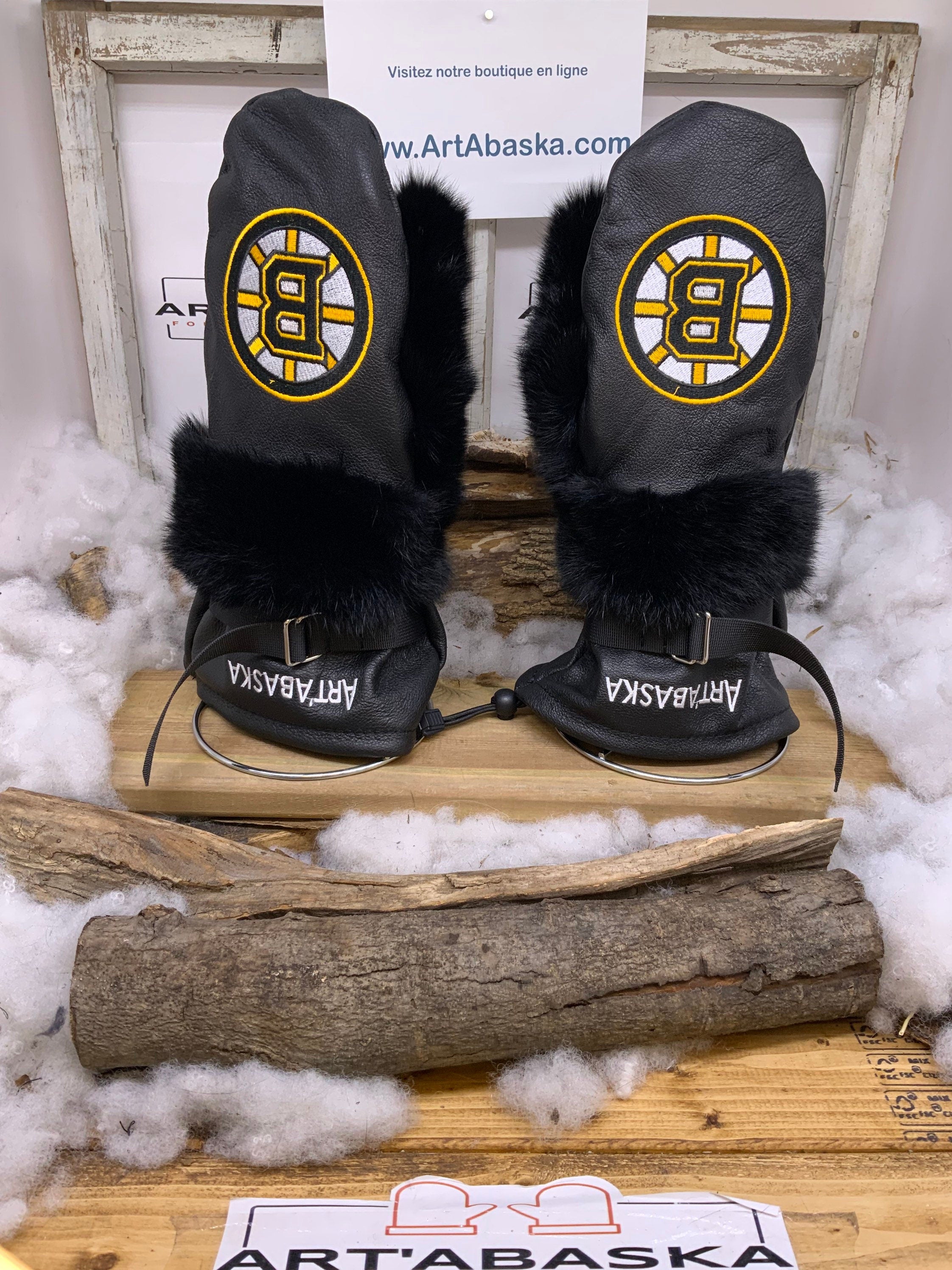 Mitaines Les Jeanne – Édition spéciale Bruins de Boston – cuir noir recyclé & fourrure – broderie unique – fait à la main Québec