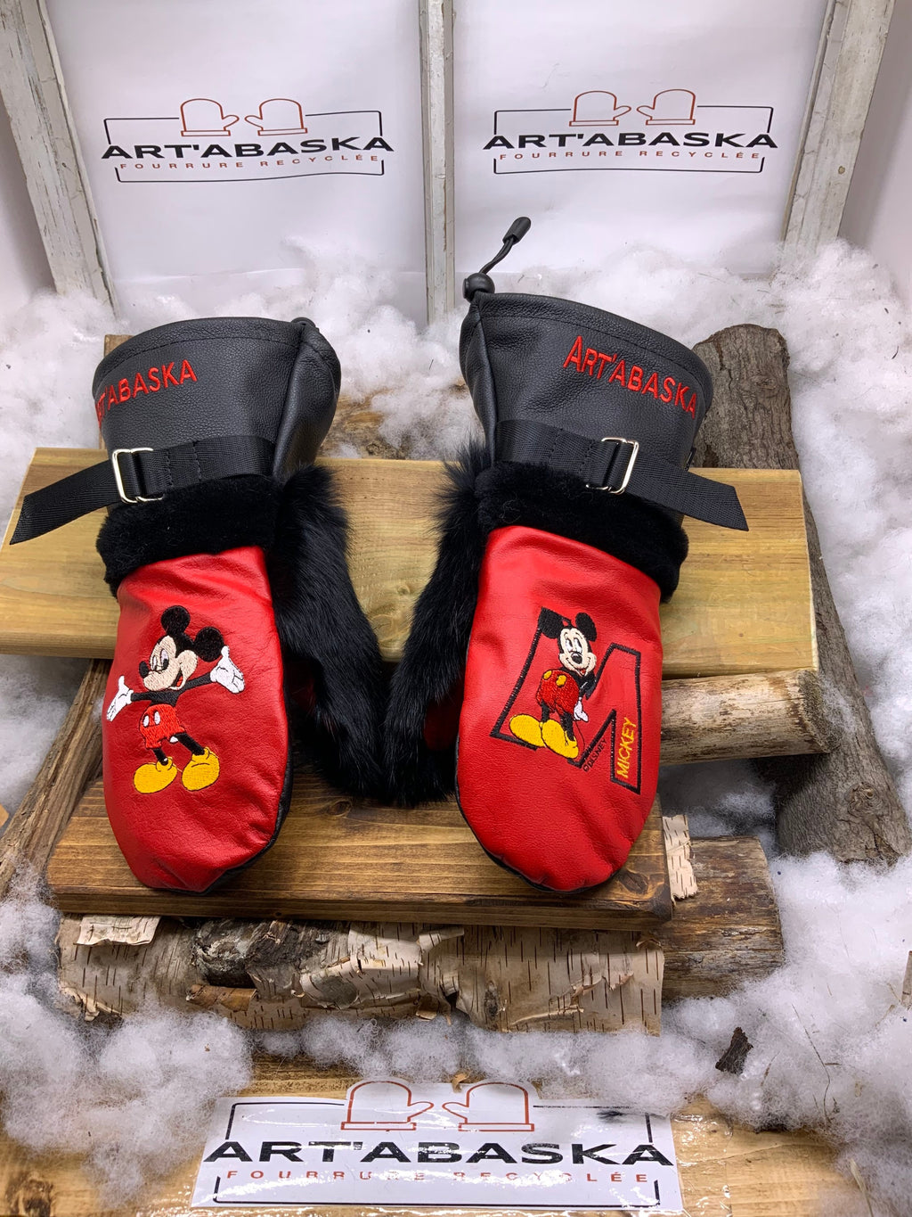 Mitaines Les Edith – Médium – cuir noir recyclé et broderie Mickey unique – fait à la main Québec